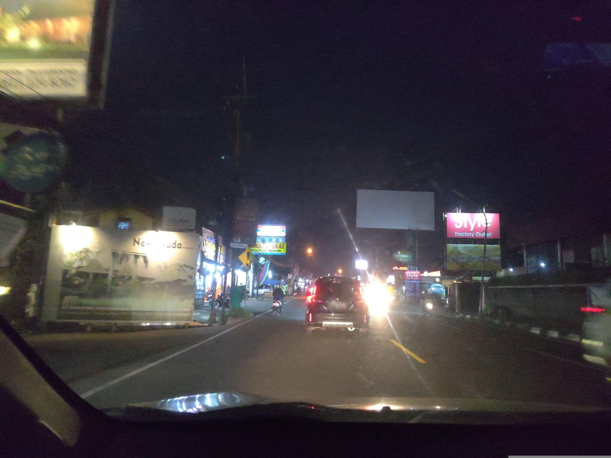 Street view near Belezza natura resort, Caringin — © FotoPeta (CC BY-SA · Mapillary)