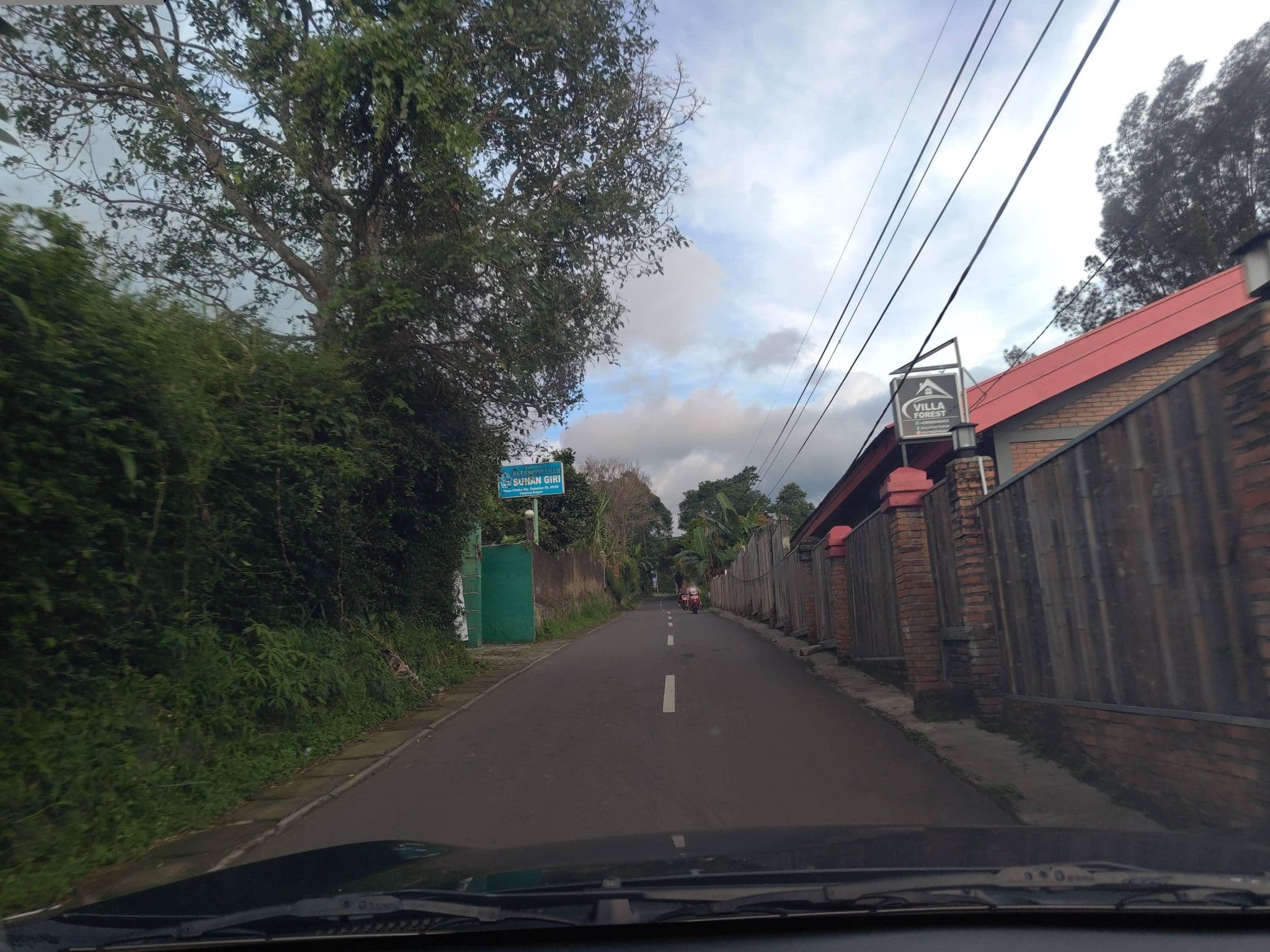 Street view near villa forest puncak, Caringin — © FotoPeta (CC BY-SA · Mapillary)
