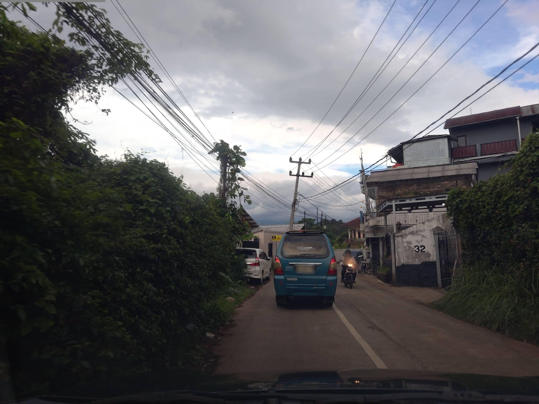 Street view near Pondok Pesantren Al-Mustafawiyah, Caringin — © FotoPeta (CC BY-SA · Mapillary)