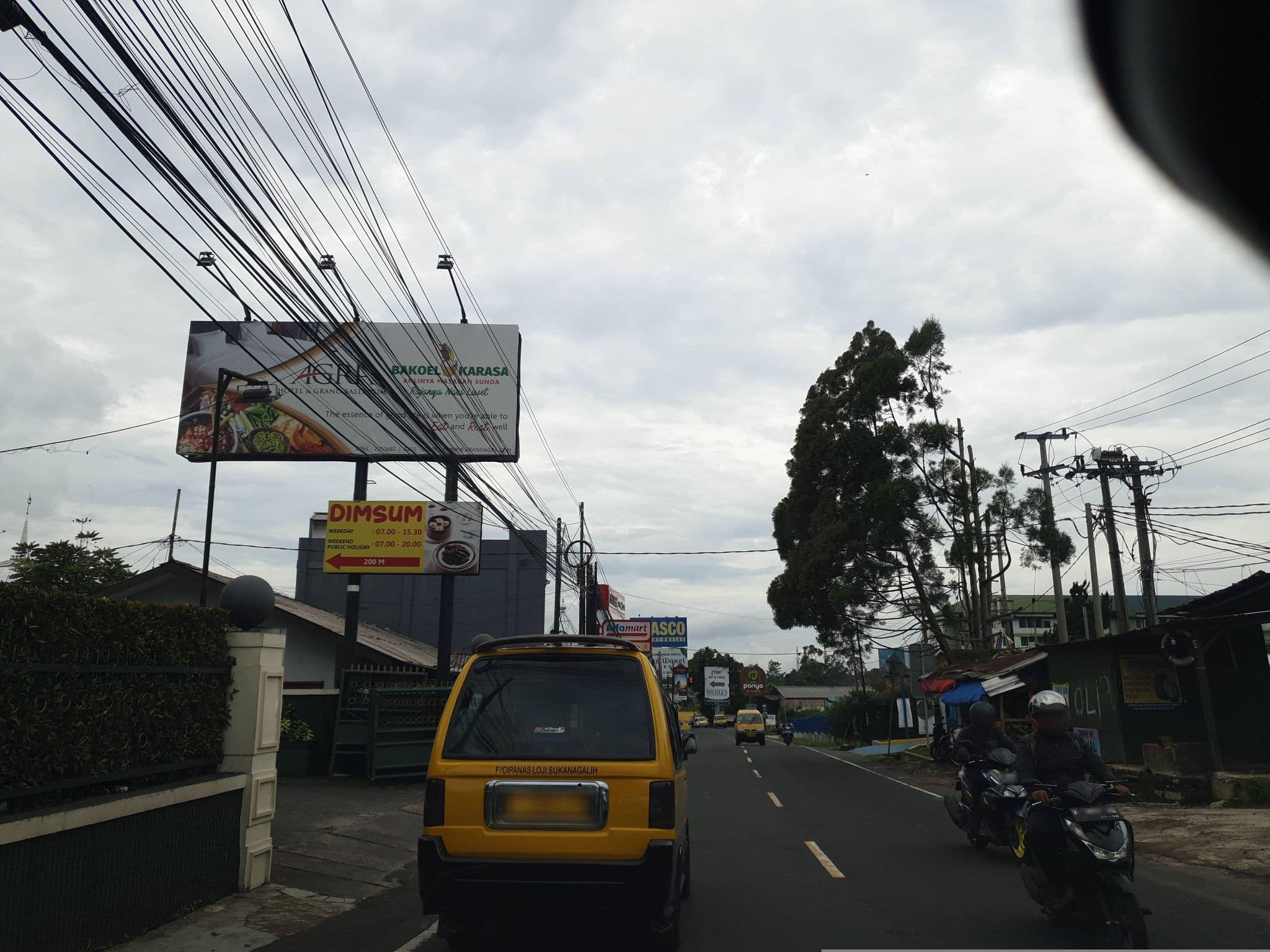 Street view near Sahid Eminence Puncak, Cianjur — © Kaart_Local (CC BY-SA · Mapillary)