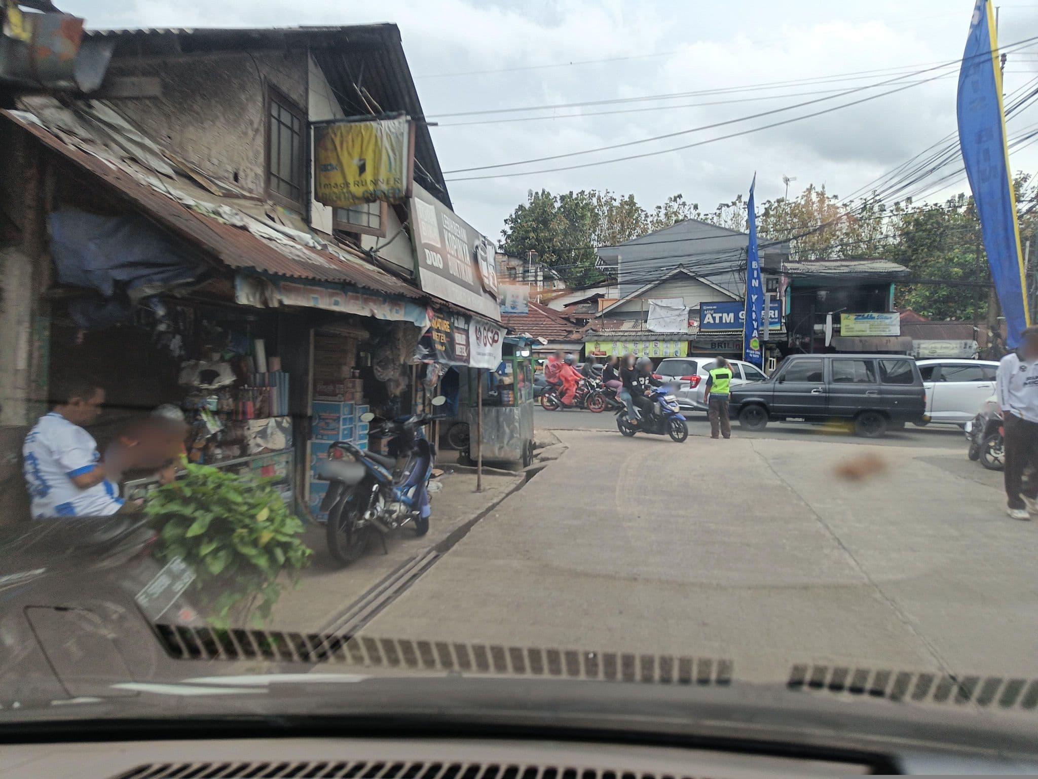 Street view near Hotel Grand Usu, Caringin — © hen0ch (CC BY-SA · Mapillary)