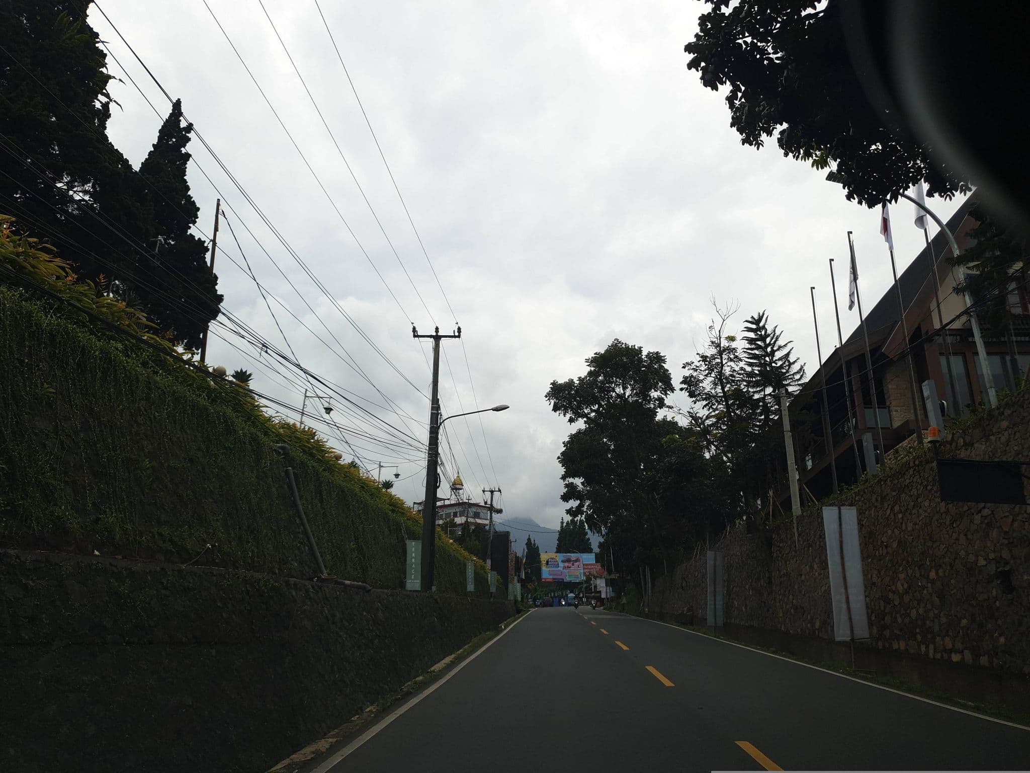 Street view near Hotel Ariandri, Caringin — © Kaart_Local (CC BY-SA · Mapillary)