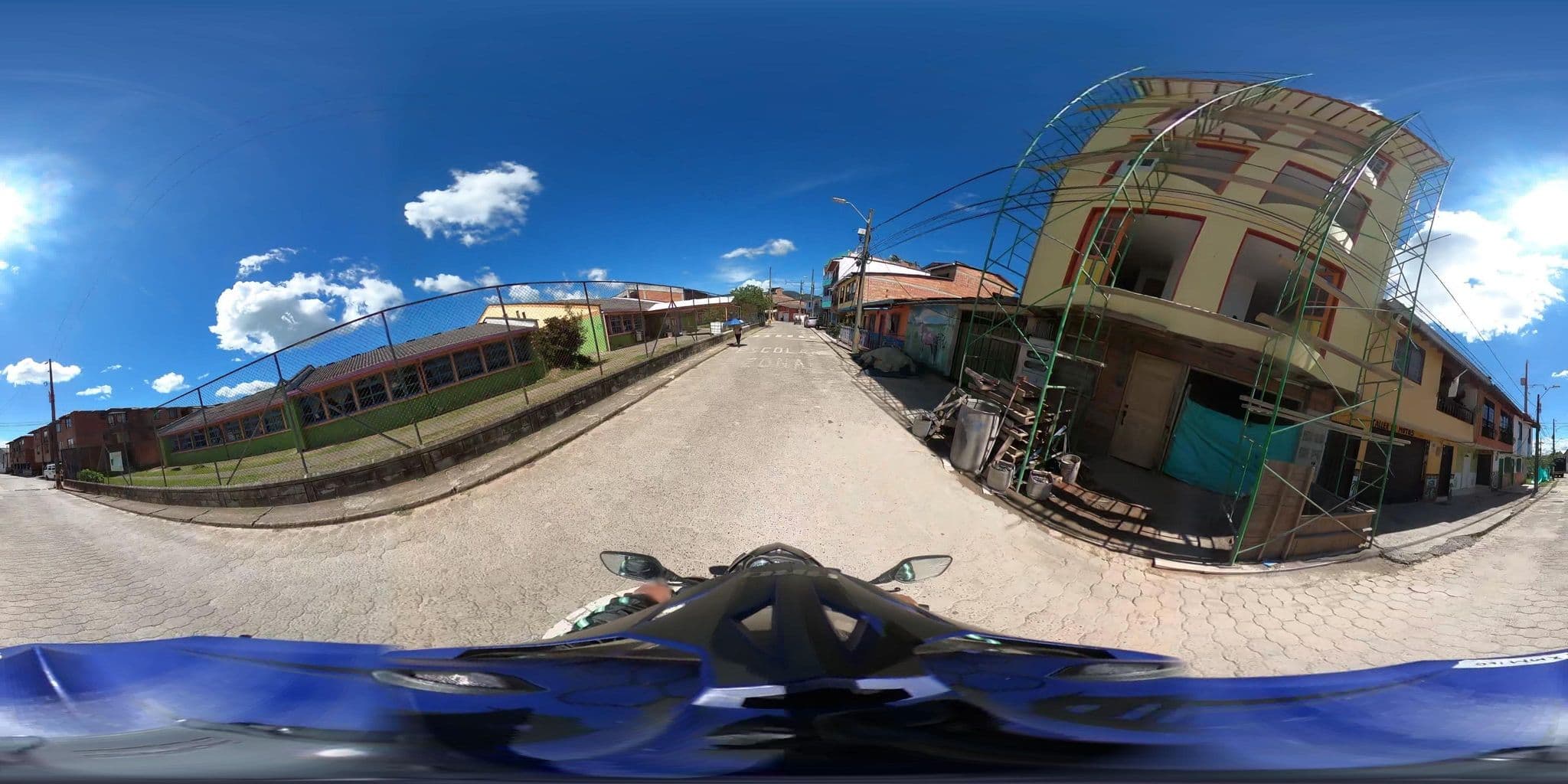 Street view near Artesanos y Turistas, Guatapé — © 360recorrido (CC BY-SA · Mapillary)