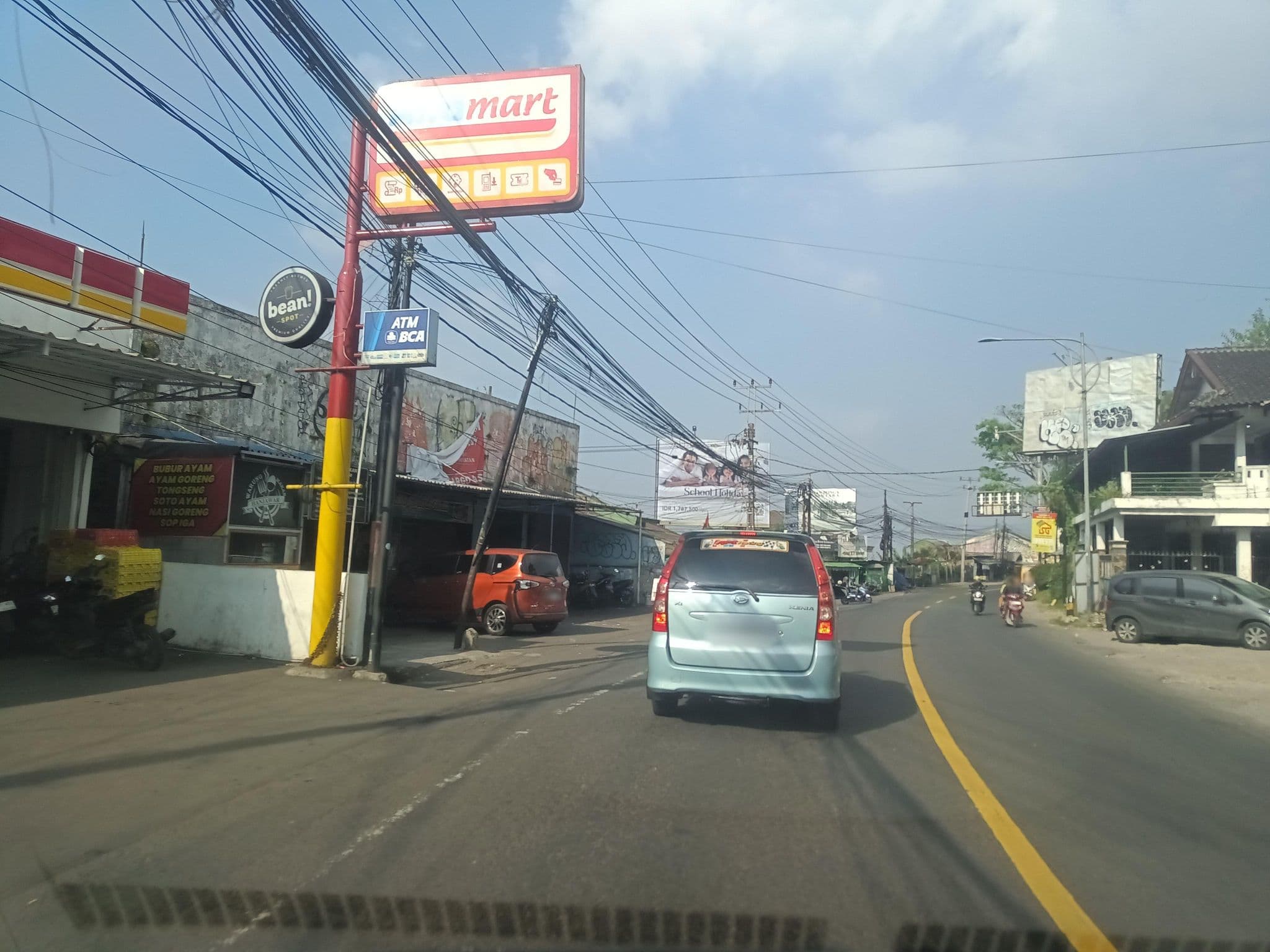 Street view near Hotel lembah hijau puncak bungalow walet, Cianjur — © hen0ch (CC BY-SA · Mapillary)