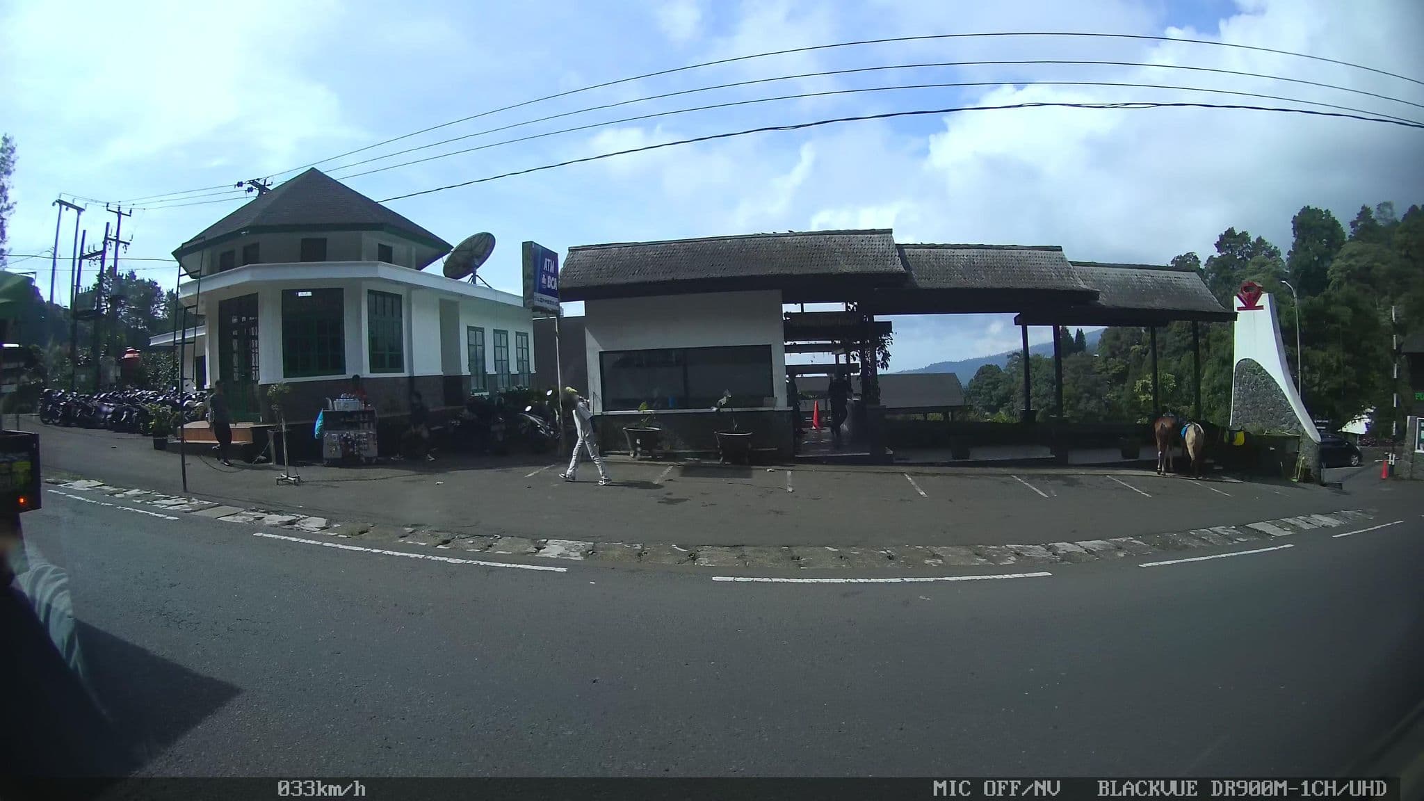 Street view near Puncak Pass Resort, Caringin — © kaart_2 (CC BY-SA · Mapillary)