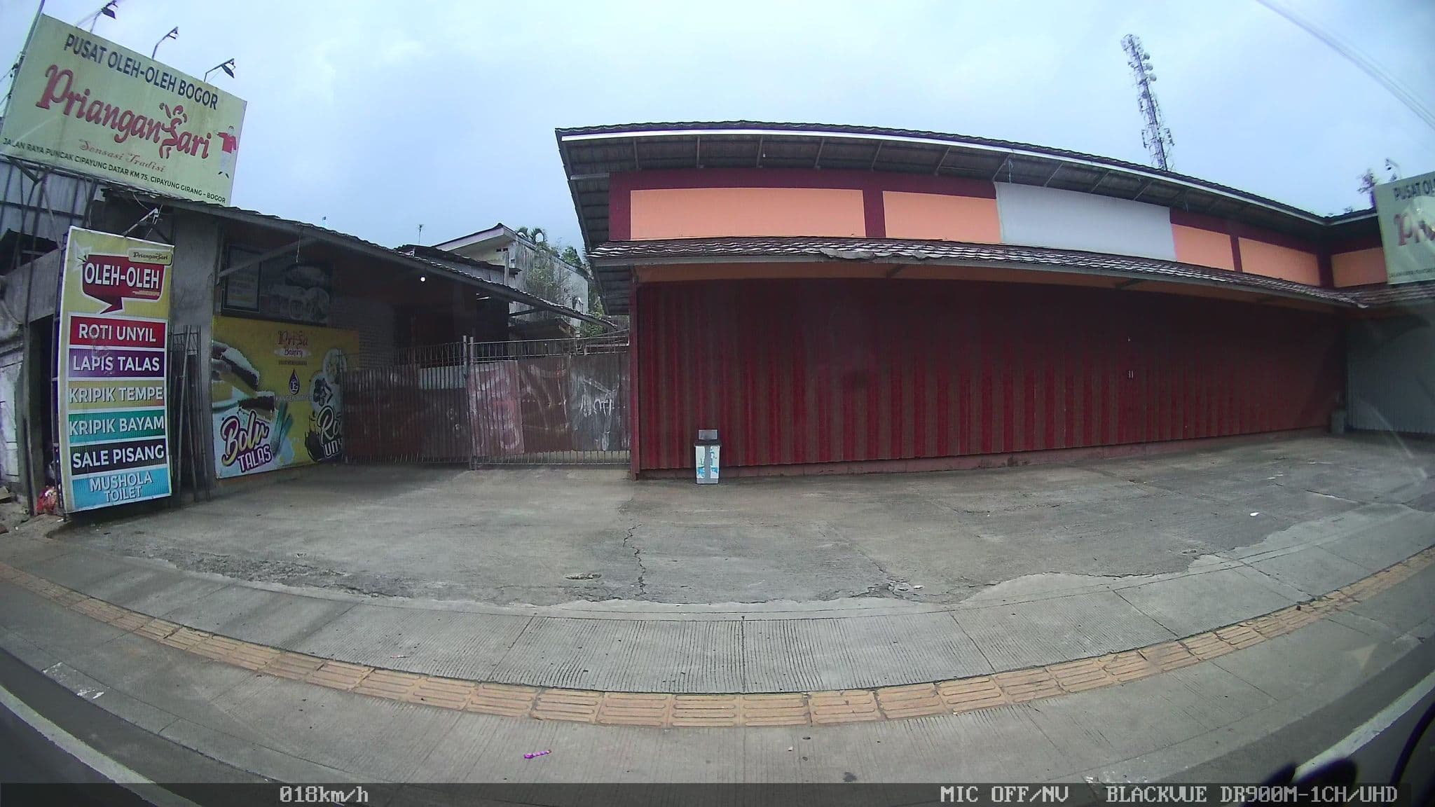 Street view near Hotel Bintang Jadayat Cipayung, Caringin — © kaart_2 (CC BY-SA · Mapillary)