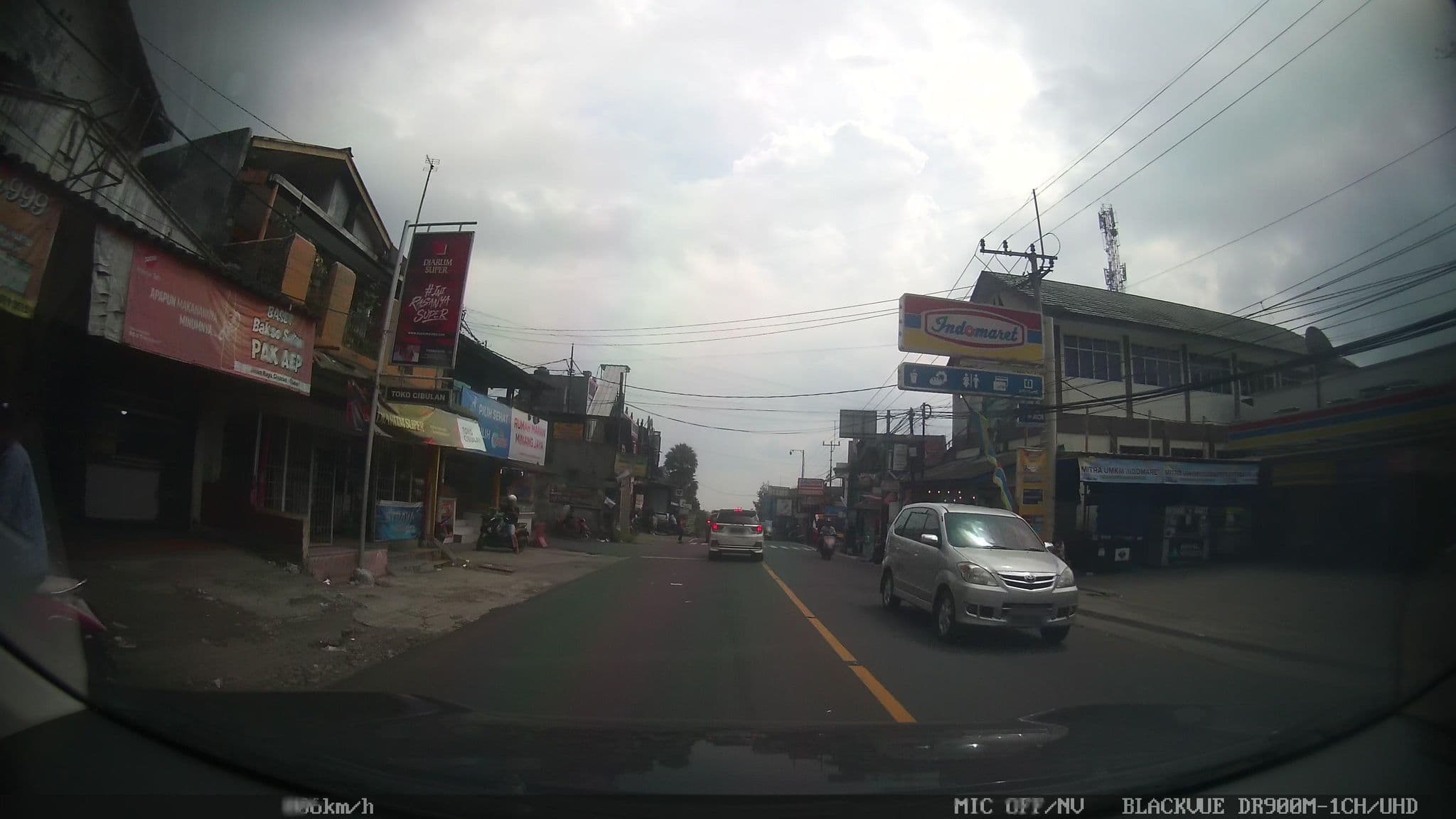 Street view near Leopard Suites Room RSG Resort Hotel & Spa, Caringin — © kaart_2 (CC BY-SA · Mapillary)