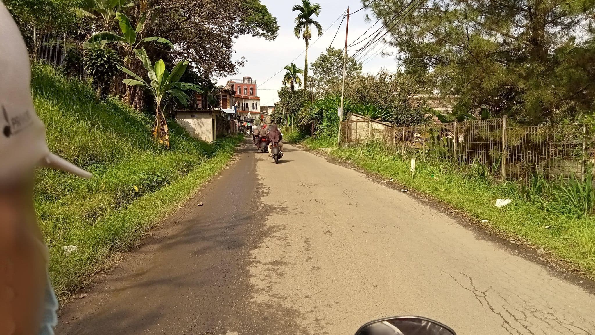 Street view near Puri Ayuda Resort, Caringin — © Ravifdanuarta (CC BY-SA · Mapillary)