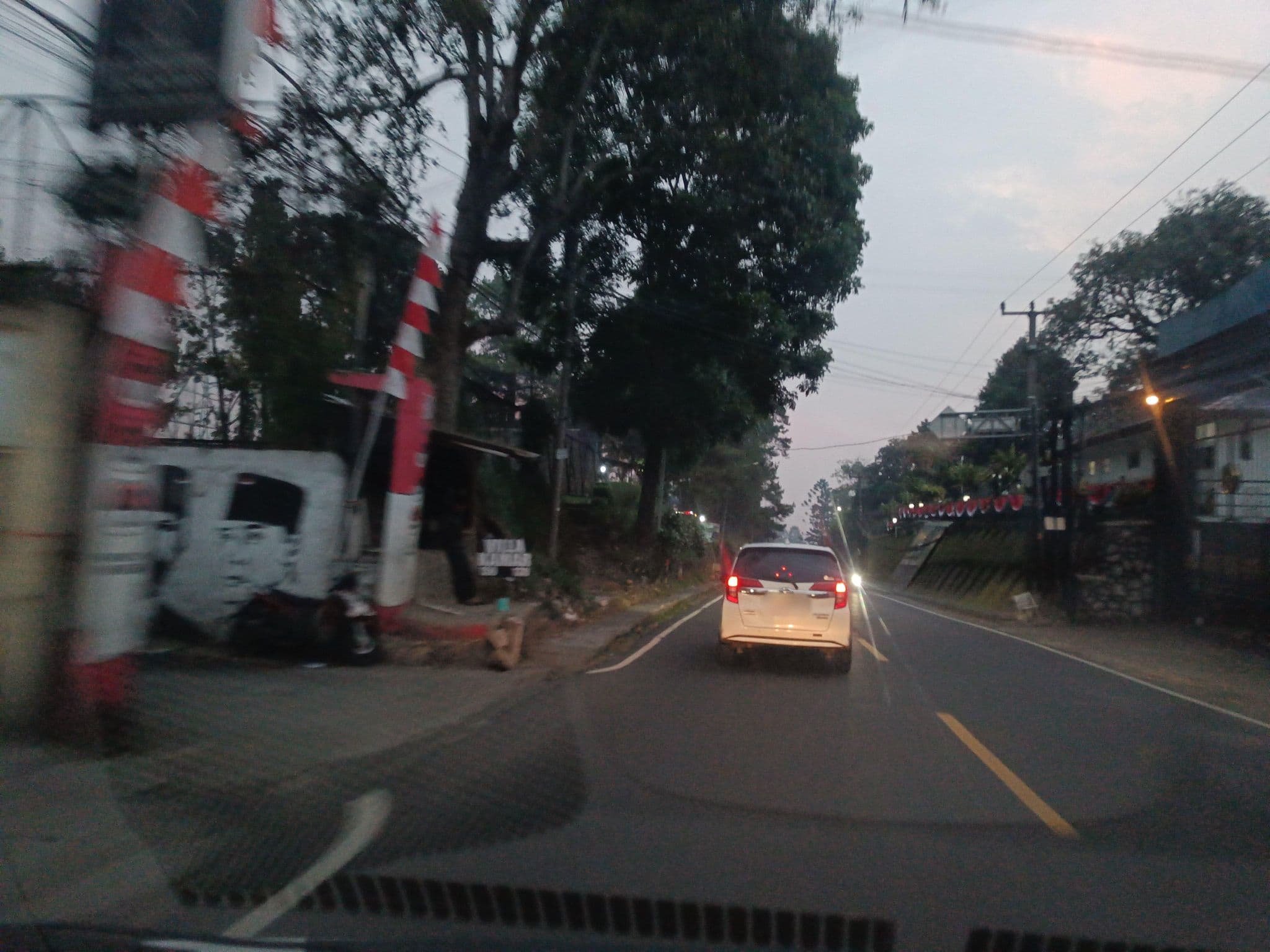 Street view near Wisma Dept Keamanan Pertahanan, Caringin — © hen0ch (CC BY-SA · Mapillary)