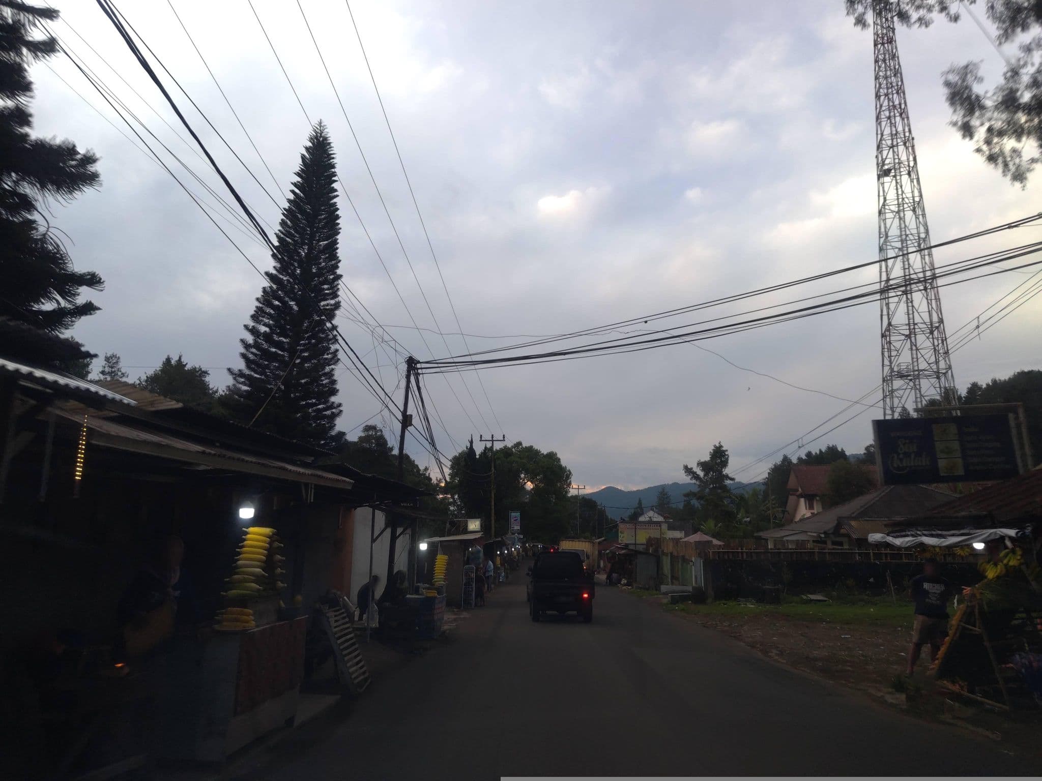 Street view near Villa Ramadhan ( Familly And Group Villa), Caringin — © FotoPeta (CC BY-SA · Mapillary)
