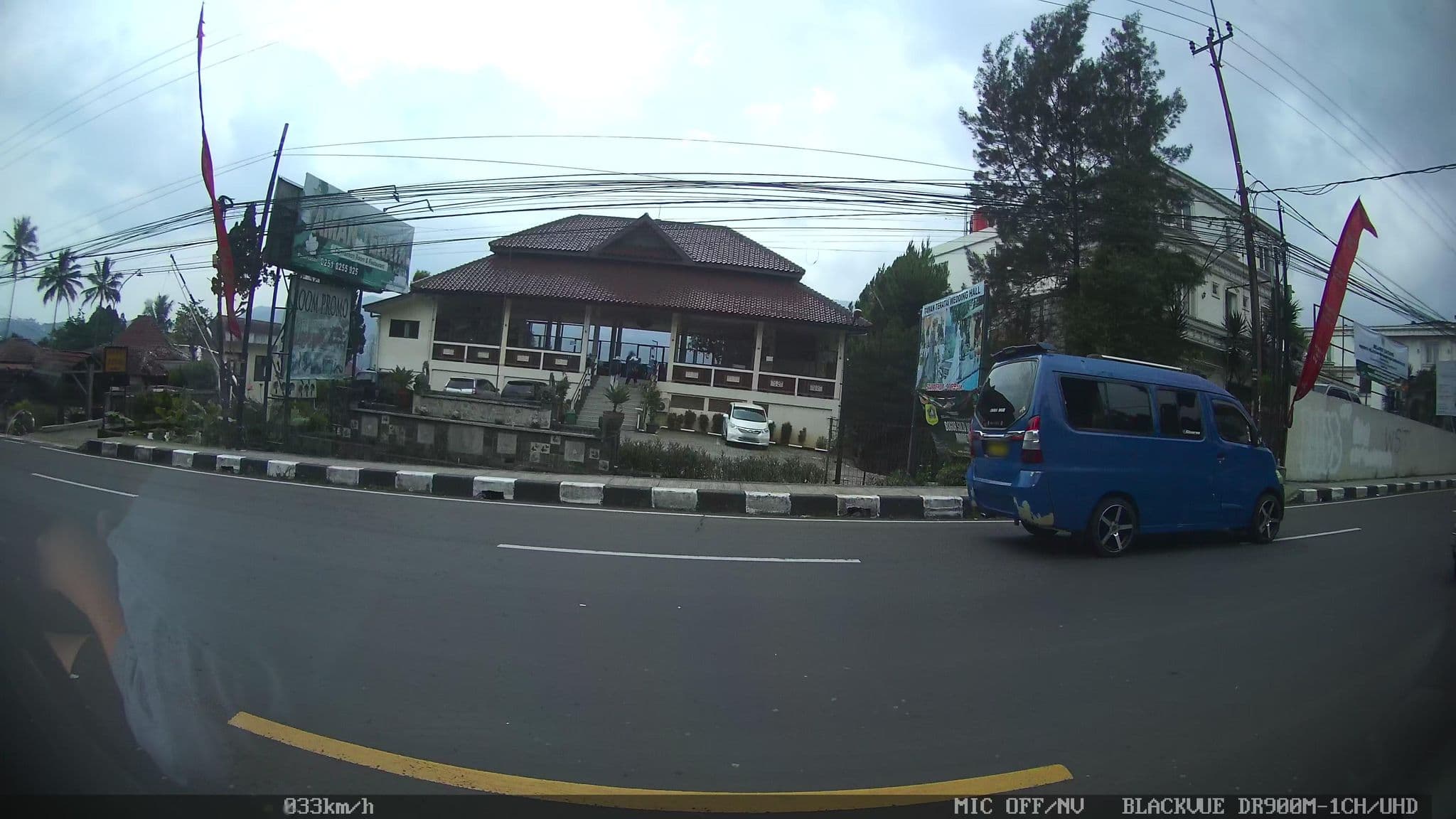Street view near Teratai Hotel - Puncak Bogor, Caringin — © kaart_2 (CC BY-SA · Mapillary)