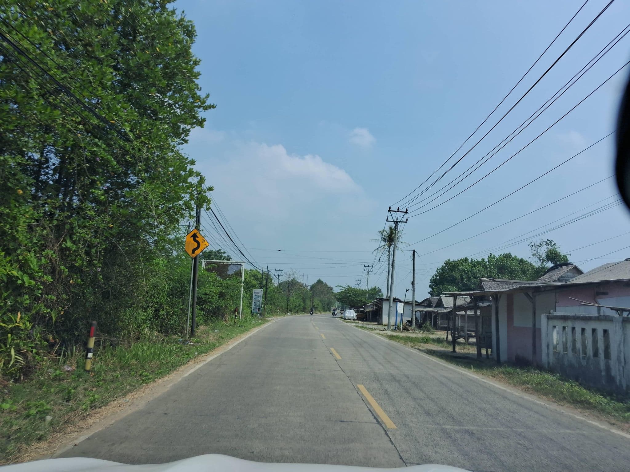 Street view near Bluefish hotel tanjung lesung, Labuan — © Kaart_Local (CC BY-SA · Mapillary)