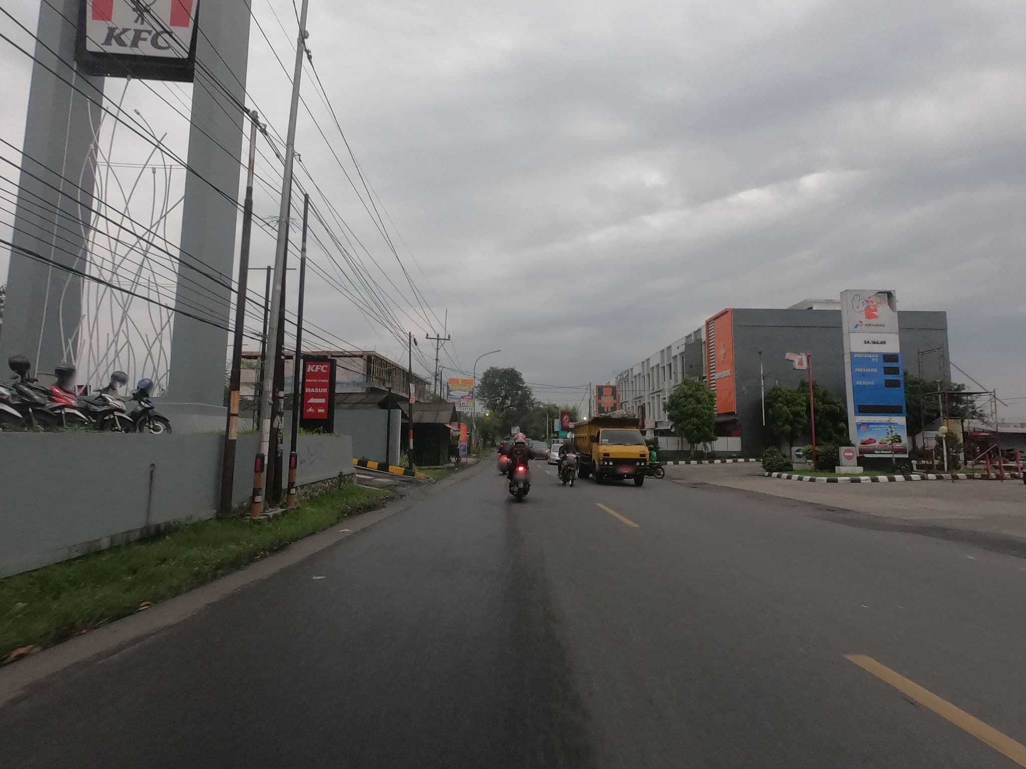 Street view near Hotel Lorin Room 2121, Ciampea — © hannurahosea (CC BY-SA · Mapillary)