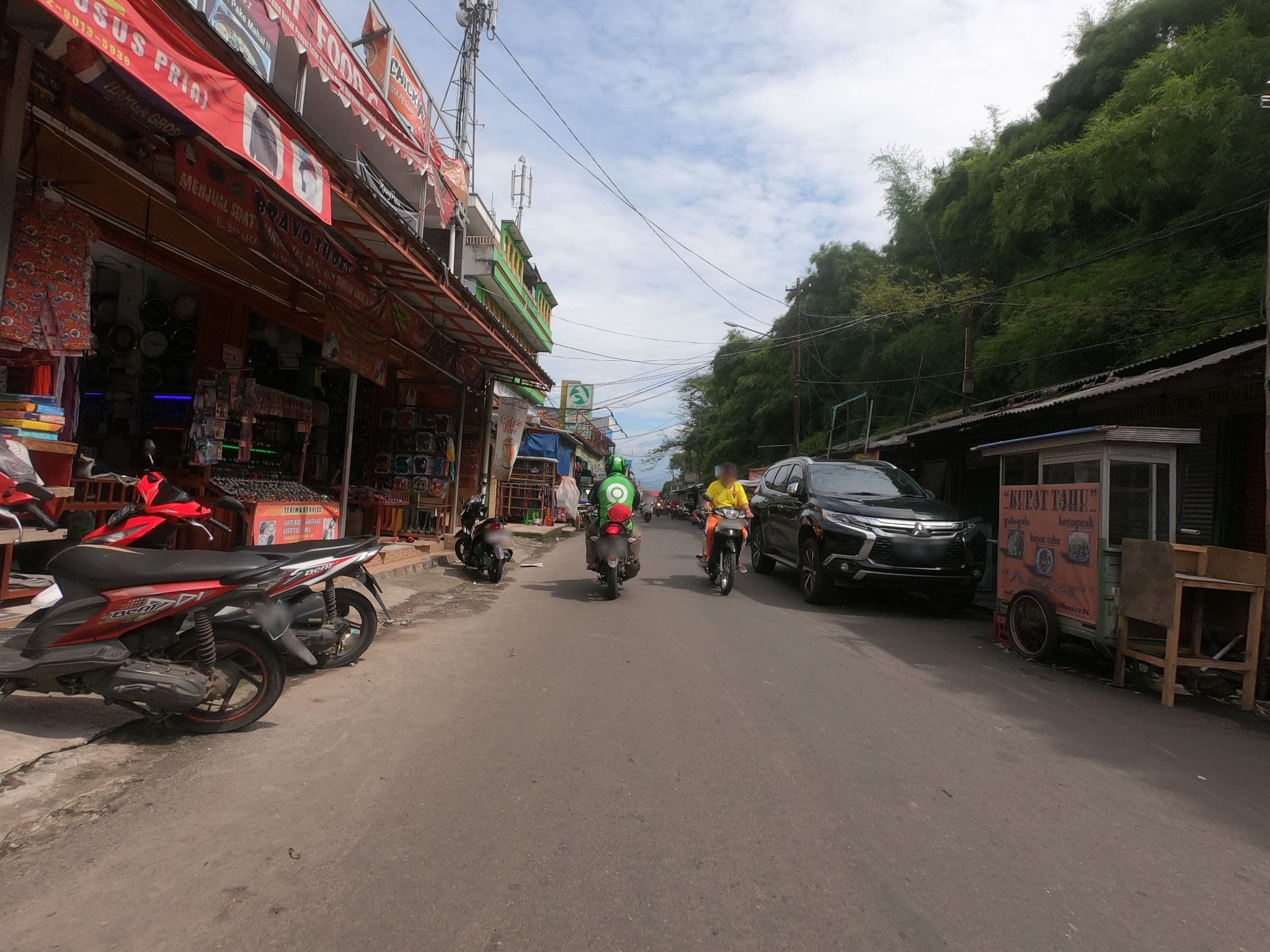 Street view near Dinky Villa, Ciampea — © hannurahosea (CC BY-SA · Mapillary)