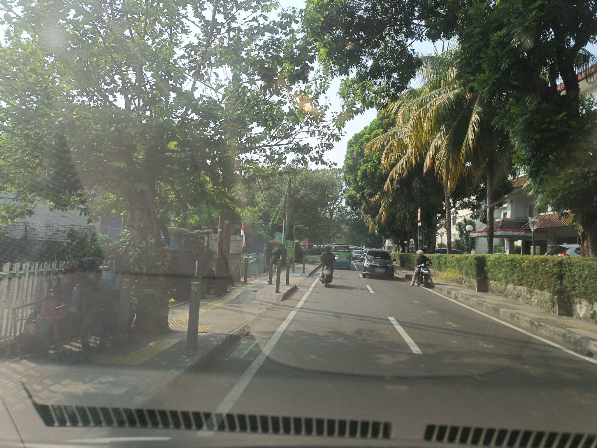 Street view near kamar 350 hotel salak heritage bogor, Bogor — © hen0ch (CC BY-SA · Mapillary)