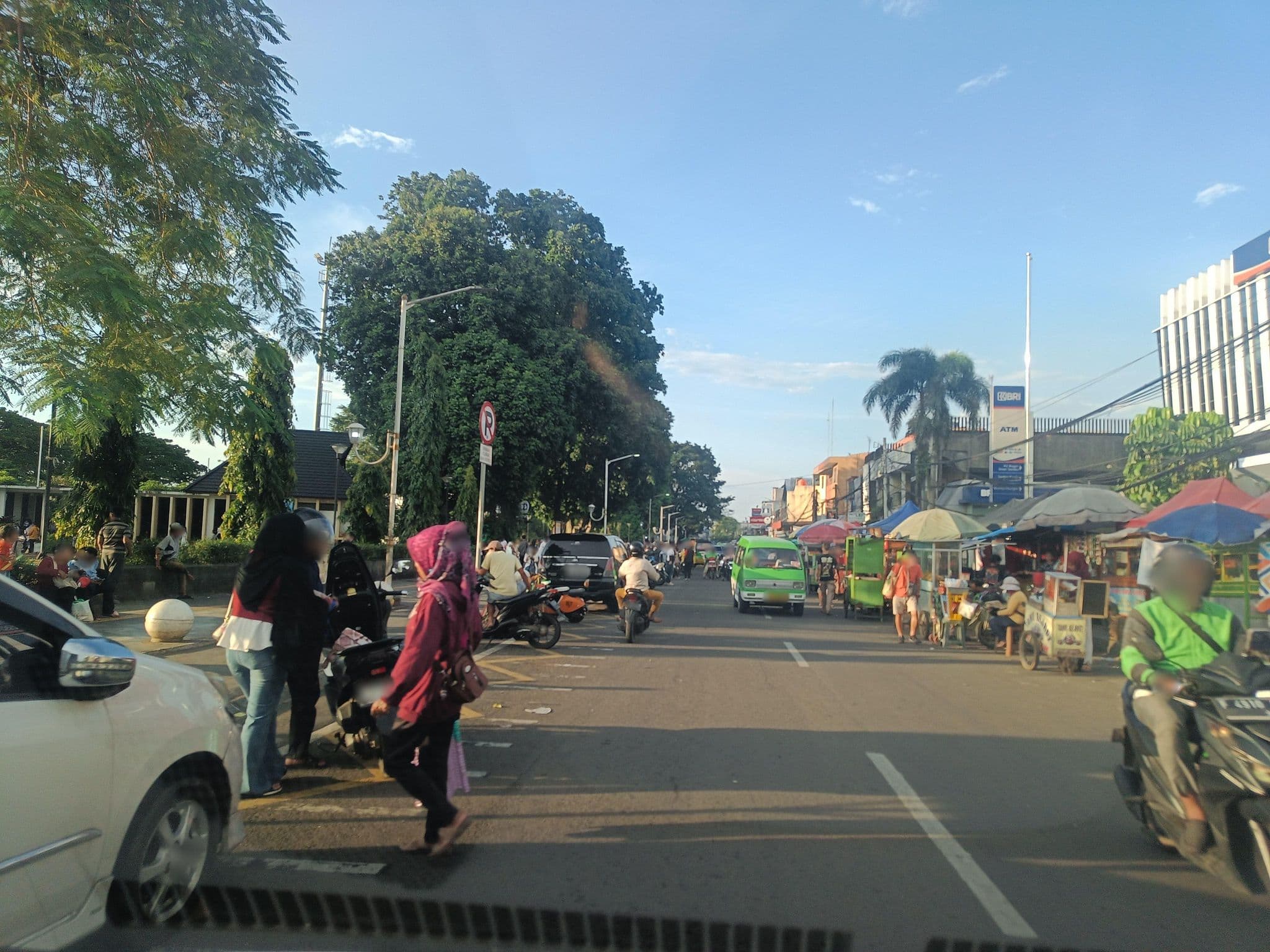 Street view near Guest House Abu Pensione, Bogor — © hen0ch (CC BY-SA · Mapillary)