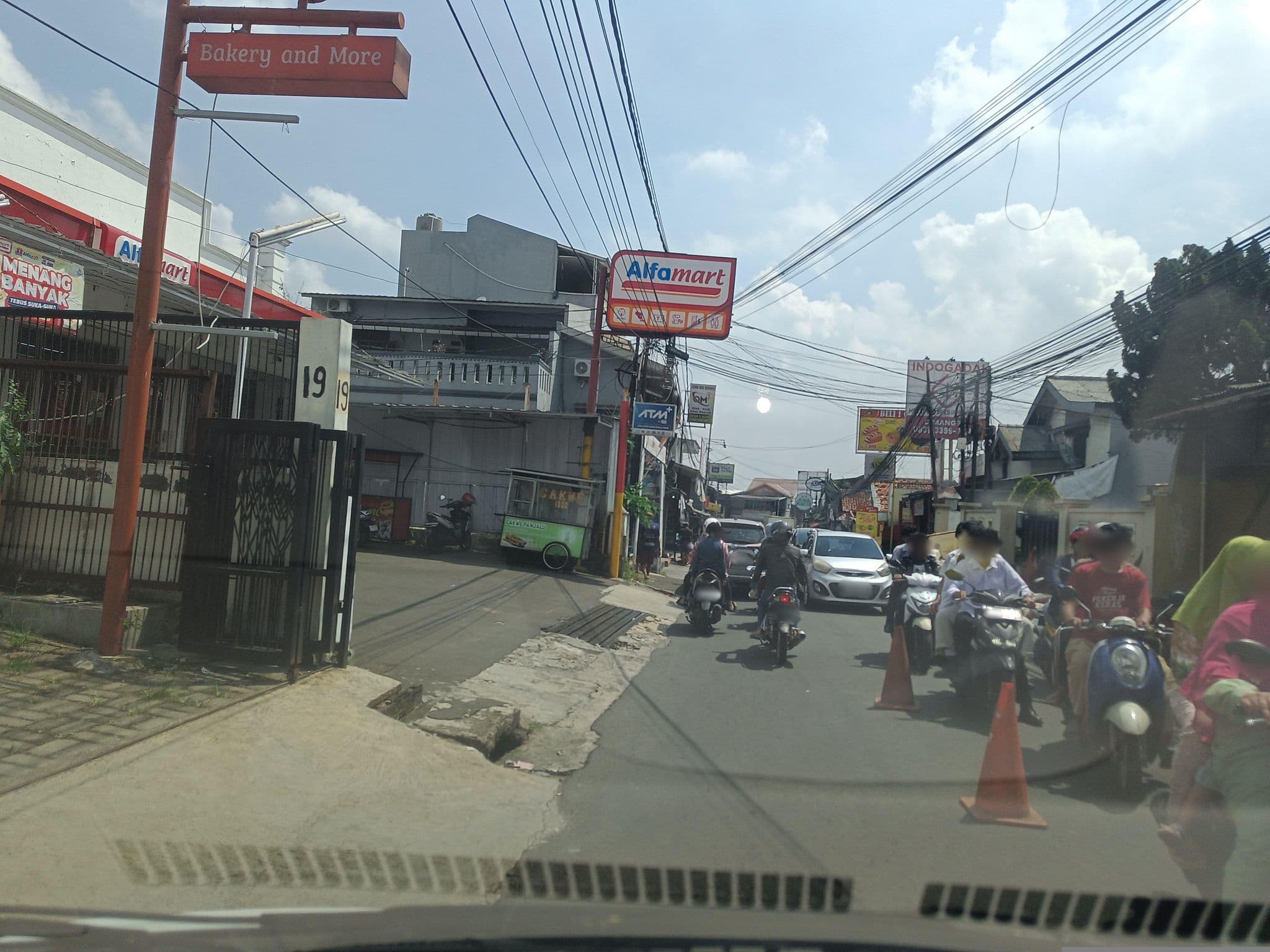 Street view near THE MIRAH HOTEL, Bogor — © hen0ch (CC BY-SA · Mapillary)