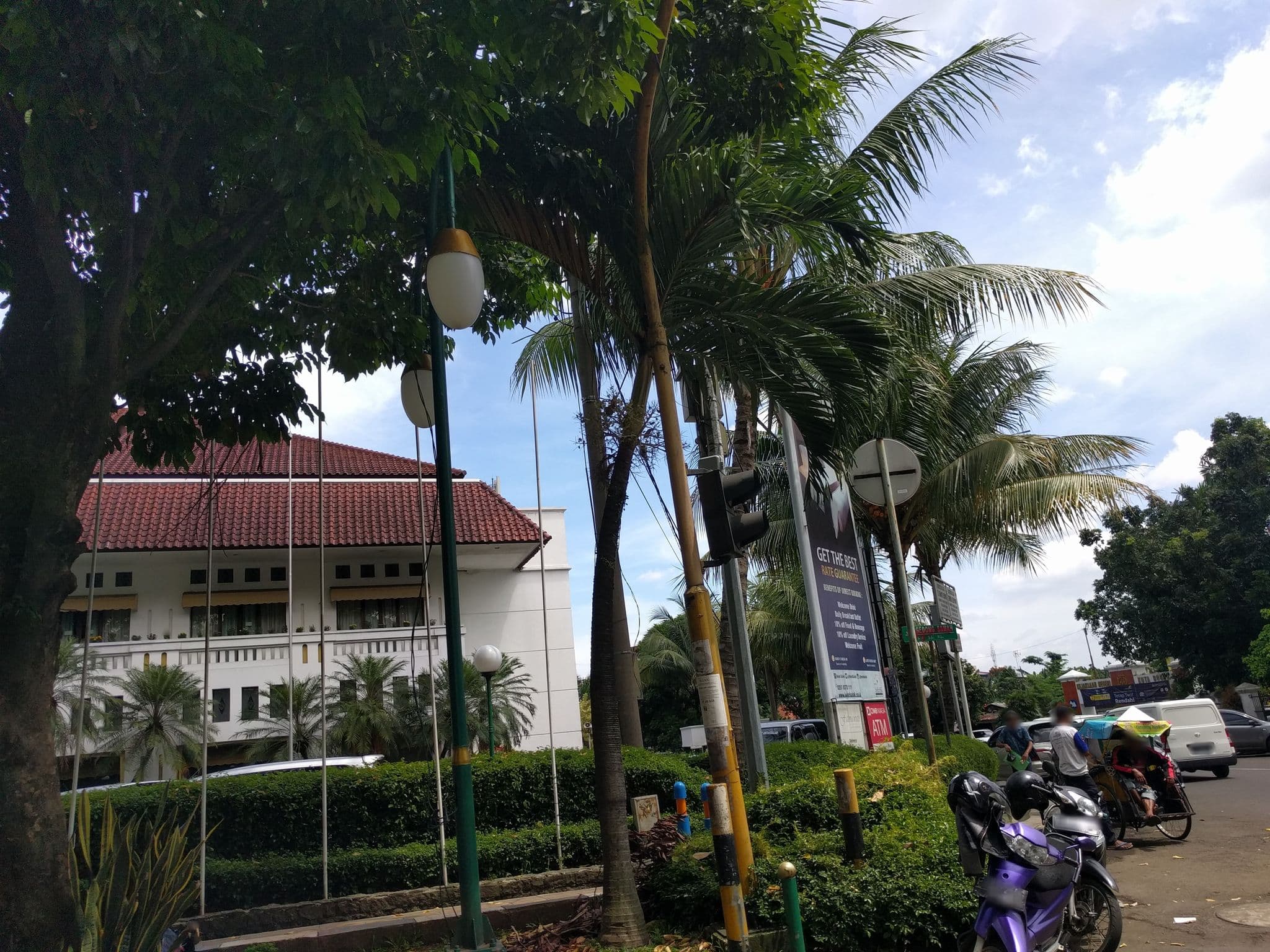 Street view near Bee Wedding Party & Organizer, Bogor — © tfachrina (CC BY-SA · Mapillary)