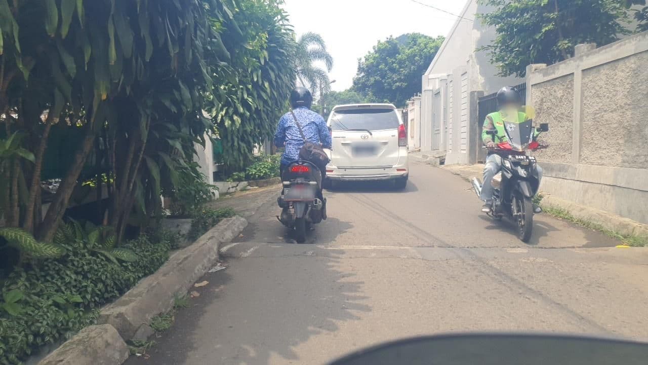 Street view near Hotel&Resort Aston Bogor, Bogor — © smaart (CC BY-SA · Mapillary)