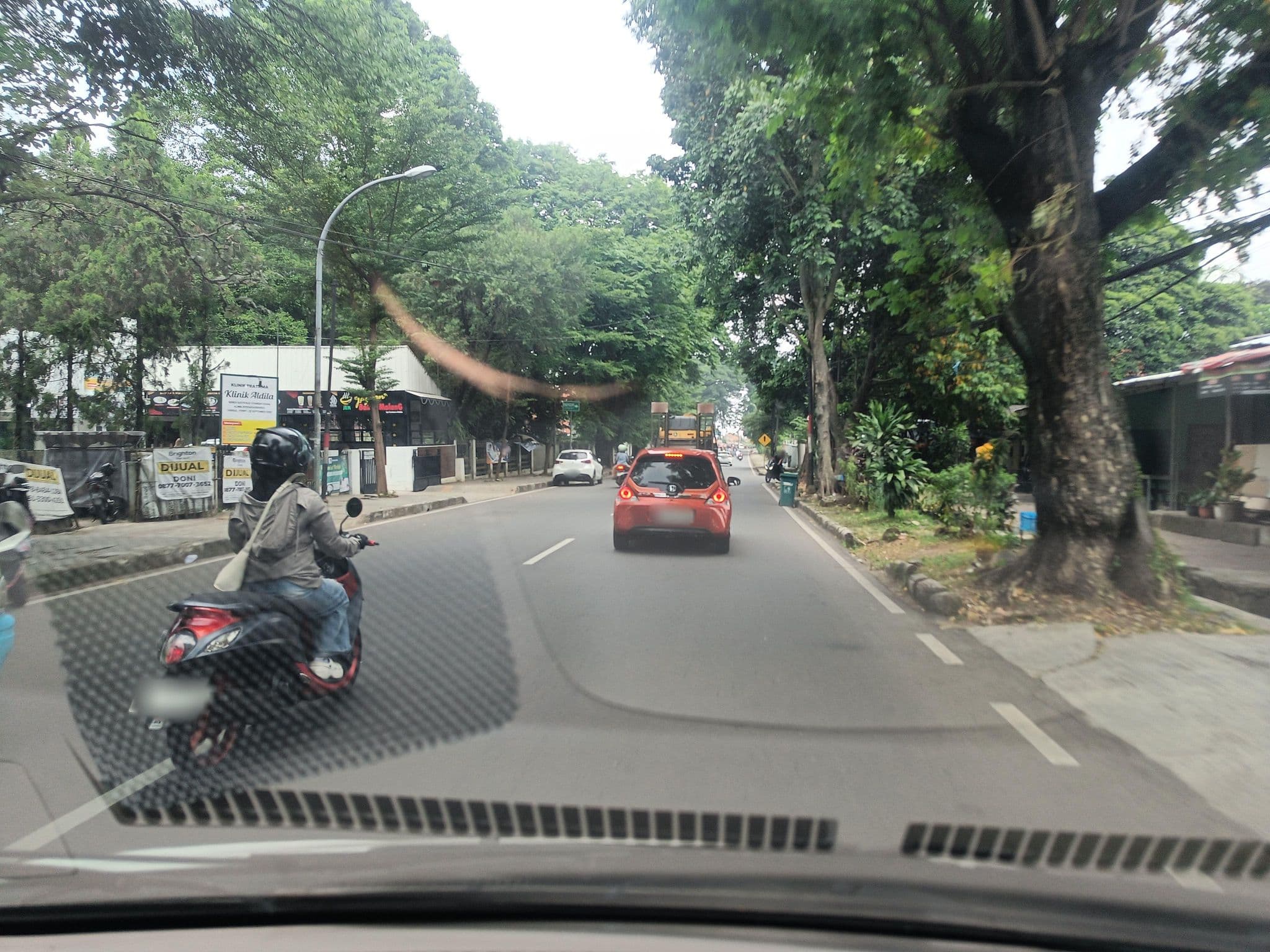 Street view near Jeng Tini Guest House, Bogor — © hen0ch (CC BY-SA · Mapillary)
