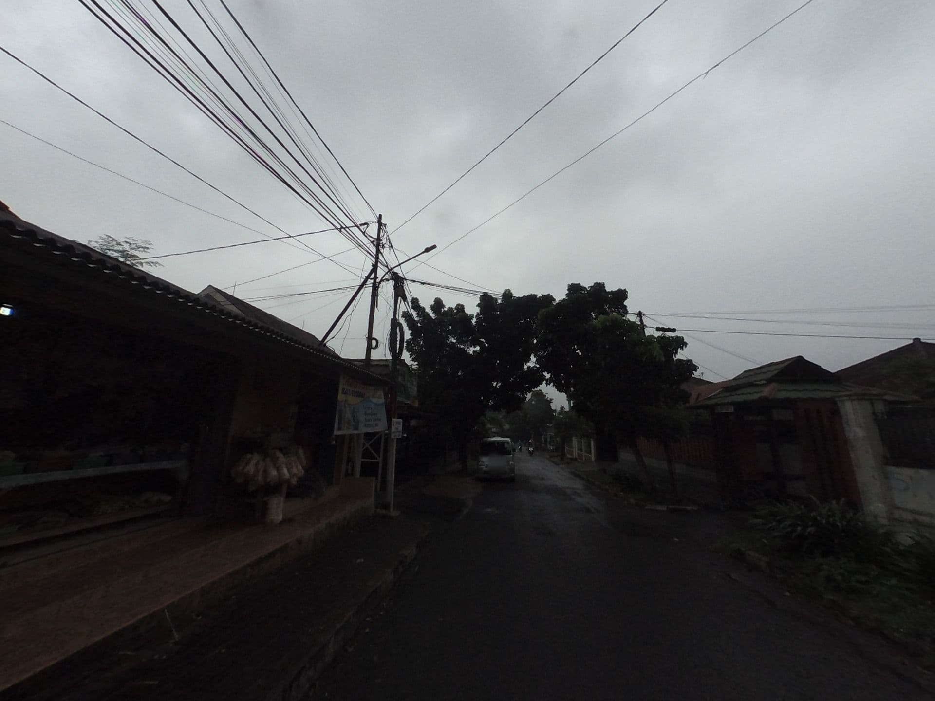Street view near Hotel B, Bogor — © rizkaiwanda (CC BY-SA · Mapillary)