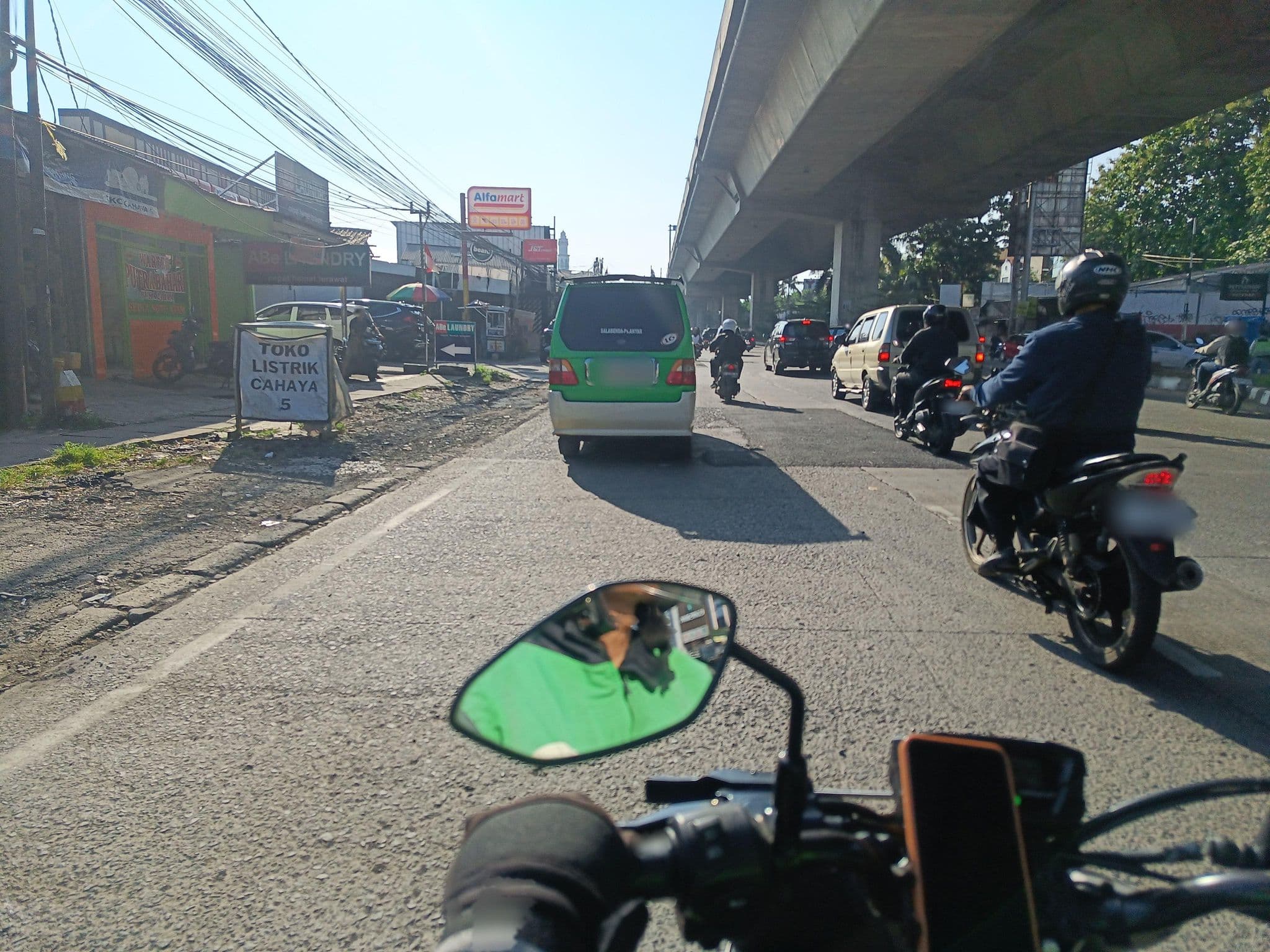 Street view near hotel papyruz bogor, Bogor — © hen0ch (CC BY-SA · Mapillary)