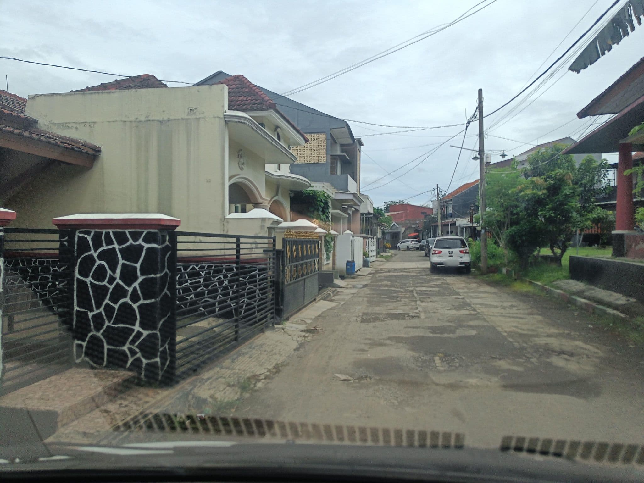 Street view near Papyrus Tropical Hotel, Bogor — © hen0ch (CC BY-SA · Mapillary)