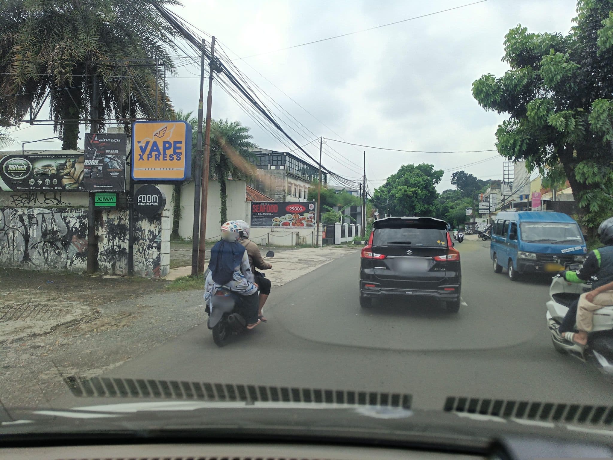 Street view near Space Hotel, Bogor — © hen0ch (CC BY-SA · Mapillary)