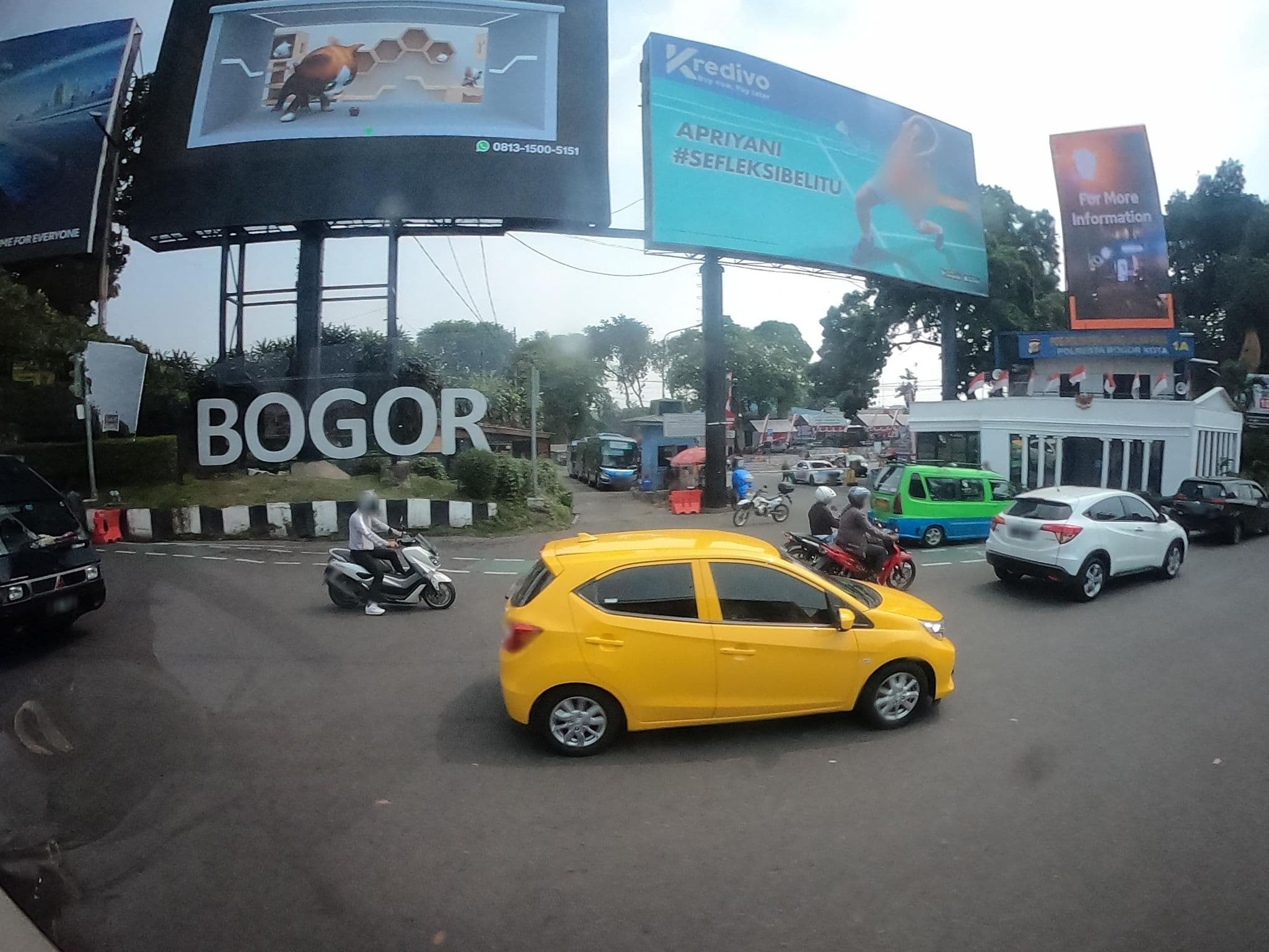 Street view near Hotel Cipayung Asri, Bogor — © rgtm_ryuiki (CC BY-SA · Mapillary)