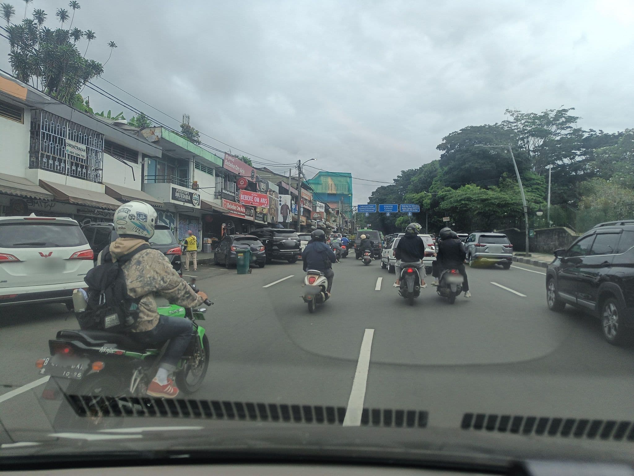 Street view near Royal Amaroossa, Simpang Tugu Kujang, Bogor, Bogor — © hen0ch (CC BY-SA · Mapillary)