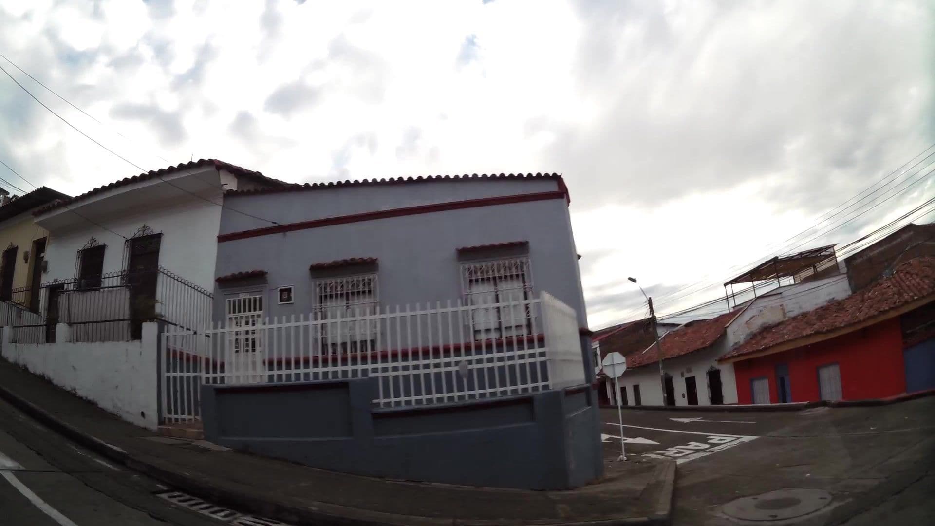 Street view near Castillo de azúcar, Cali