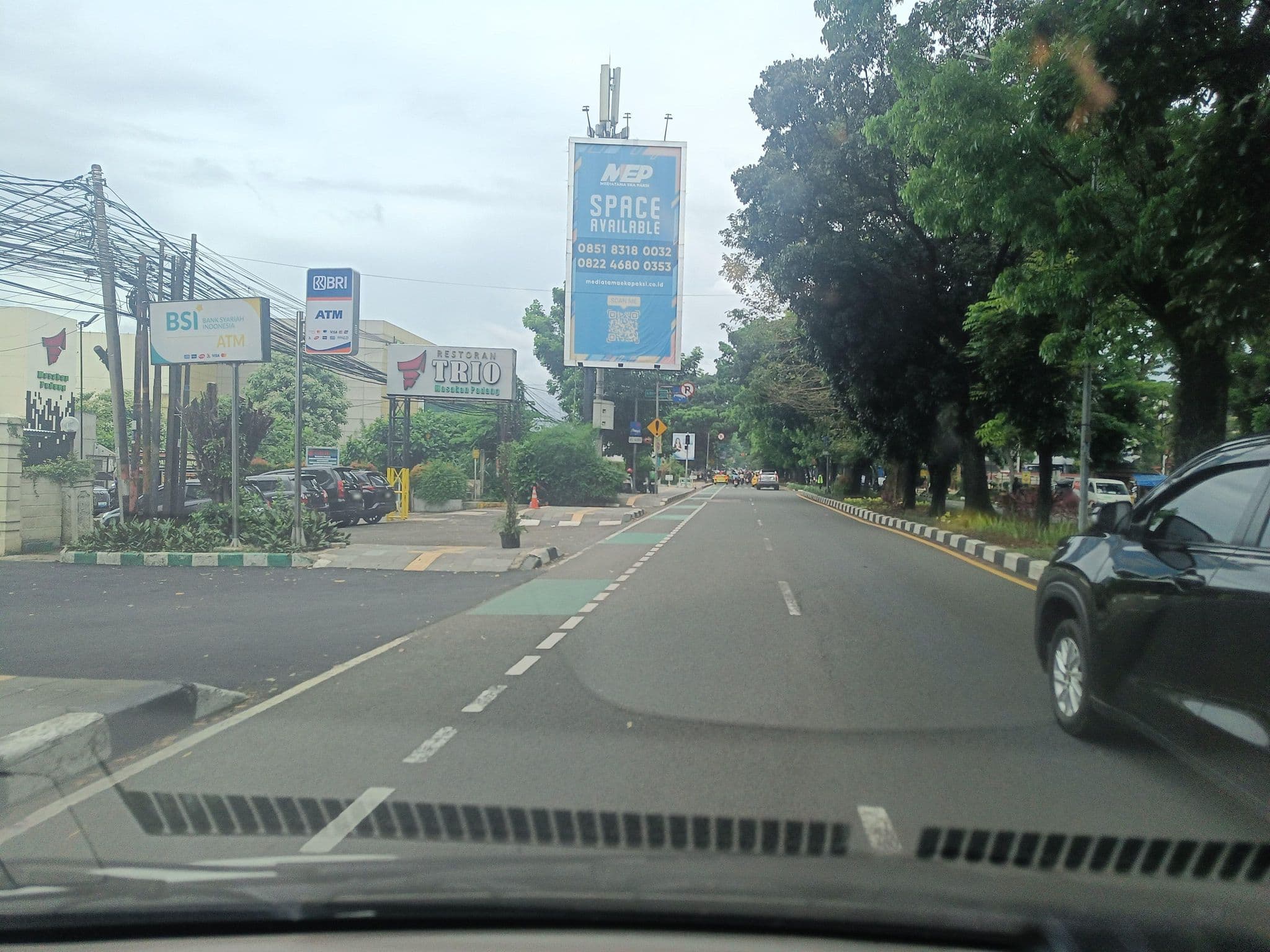 Street view near Arch Hotel Bogor by Horison, Bogor — © hen0ch (CC BY-SA · Mapillary)