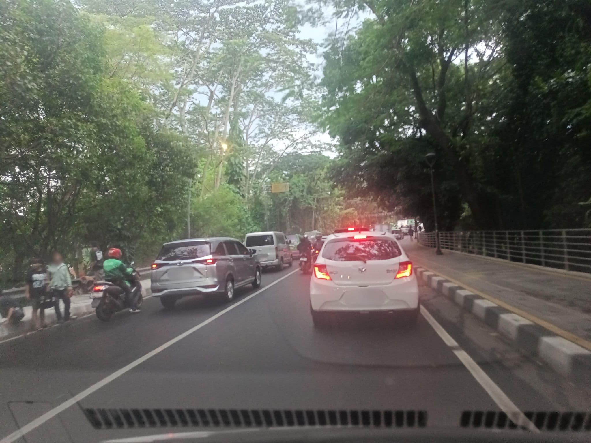 Street view near ballroom hotel pangrango 2,jl. raya pajajaran 32 bogor, Bogor — © hen0ch (CC BY-SA · Mapillary)
