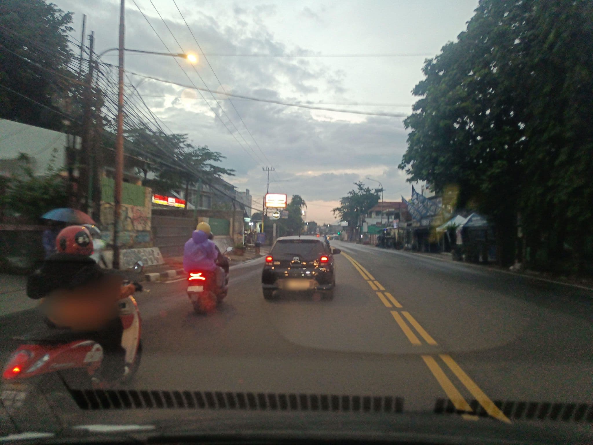 Street view near Hotel Genggong 2 Cileungsi, Bogor — © hen0ch (CC BY-SA · Mapillary)