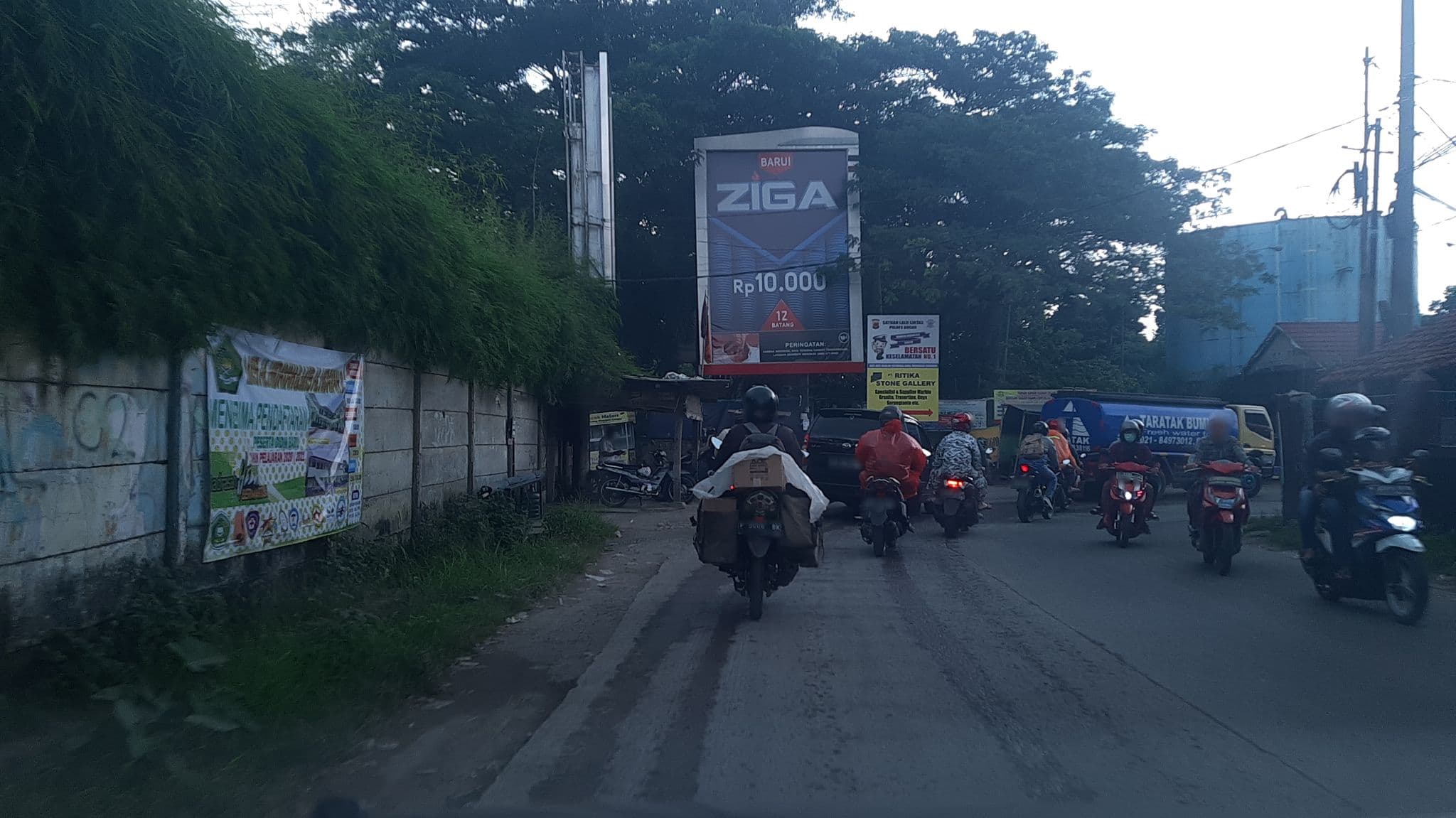 Street view near Harris Hotel Sentul, Bogor — © rizkaiwanda (CC BY-SA · Mapillary)