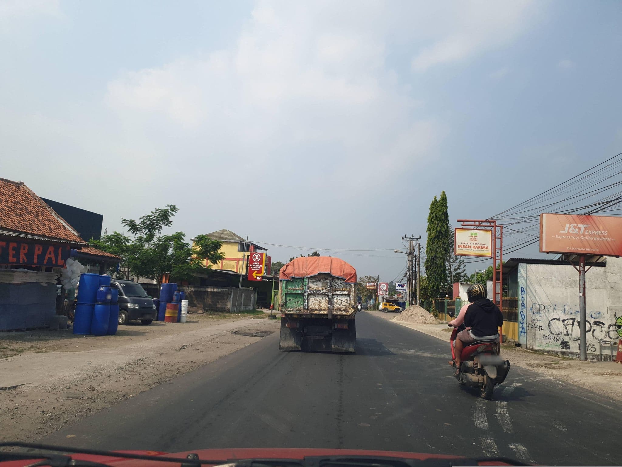 Street view near Rengganis Hotel Sukabumi, Rangkasbitung — © Kaart_Local (CC BY-SA · Mapillary)