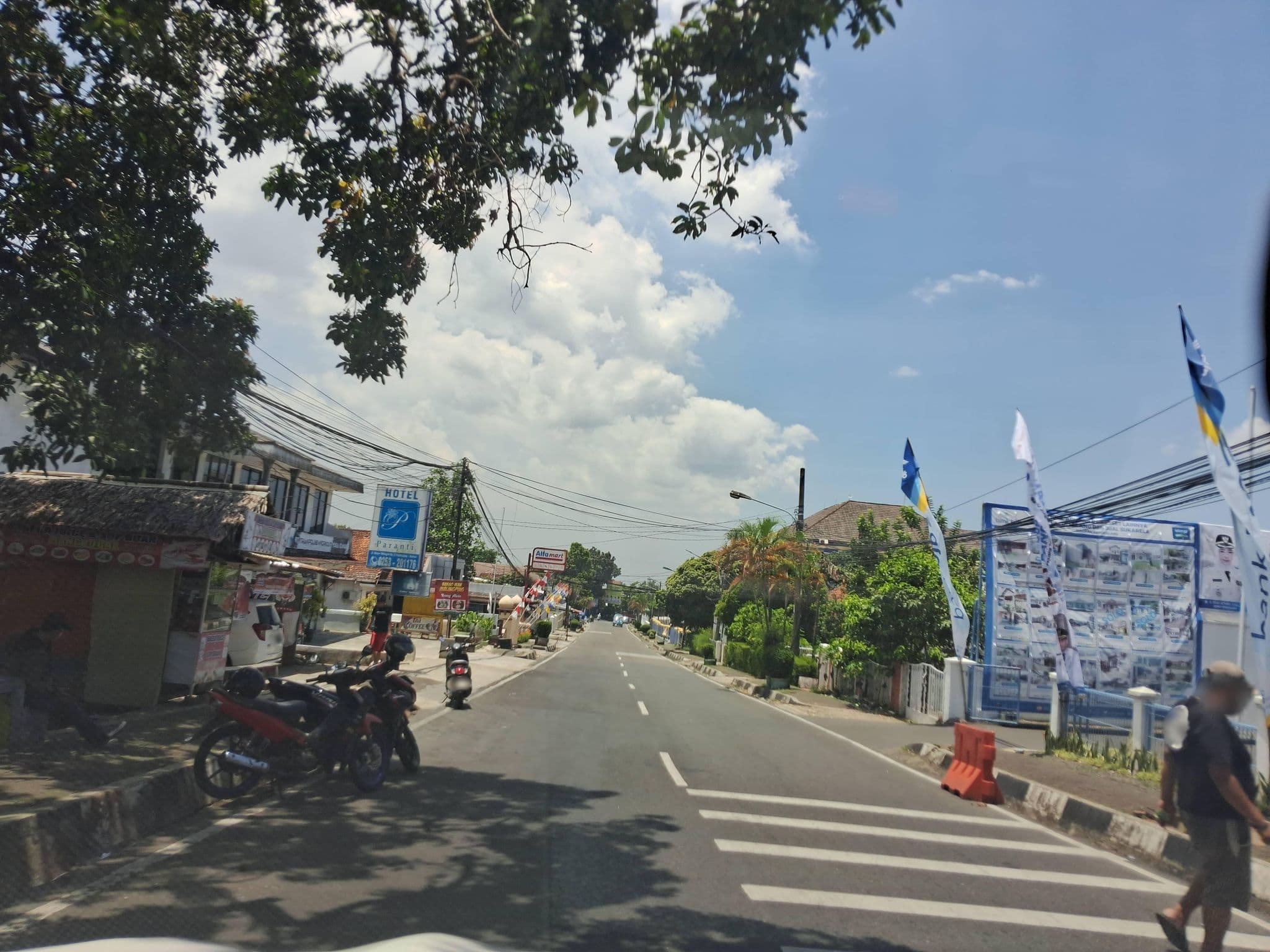 Street view near Hotel Paranti, Pandeglang — © Kaart_Local (CC BY-SA · Mapillary)