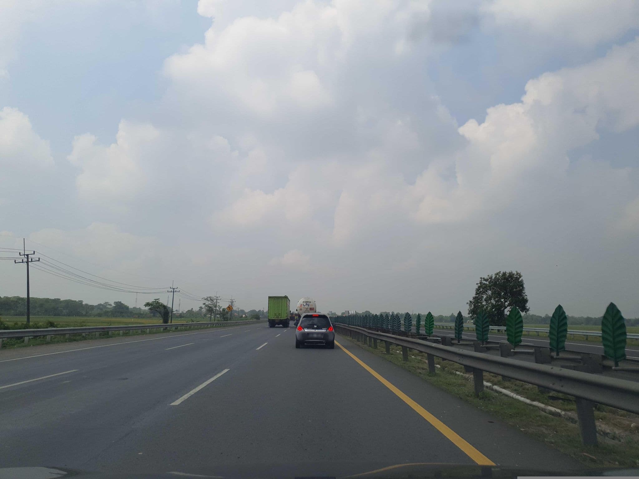 Street view near Lippo Carita Condominium, Kresek — © FotoPeta (CC BY-SA · Mapillary)