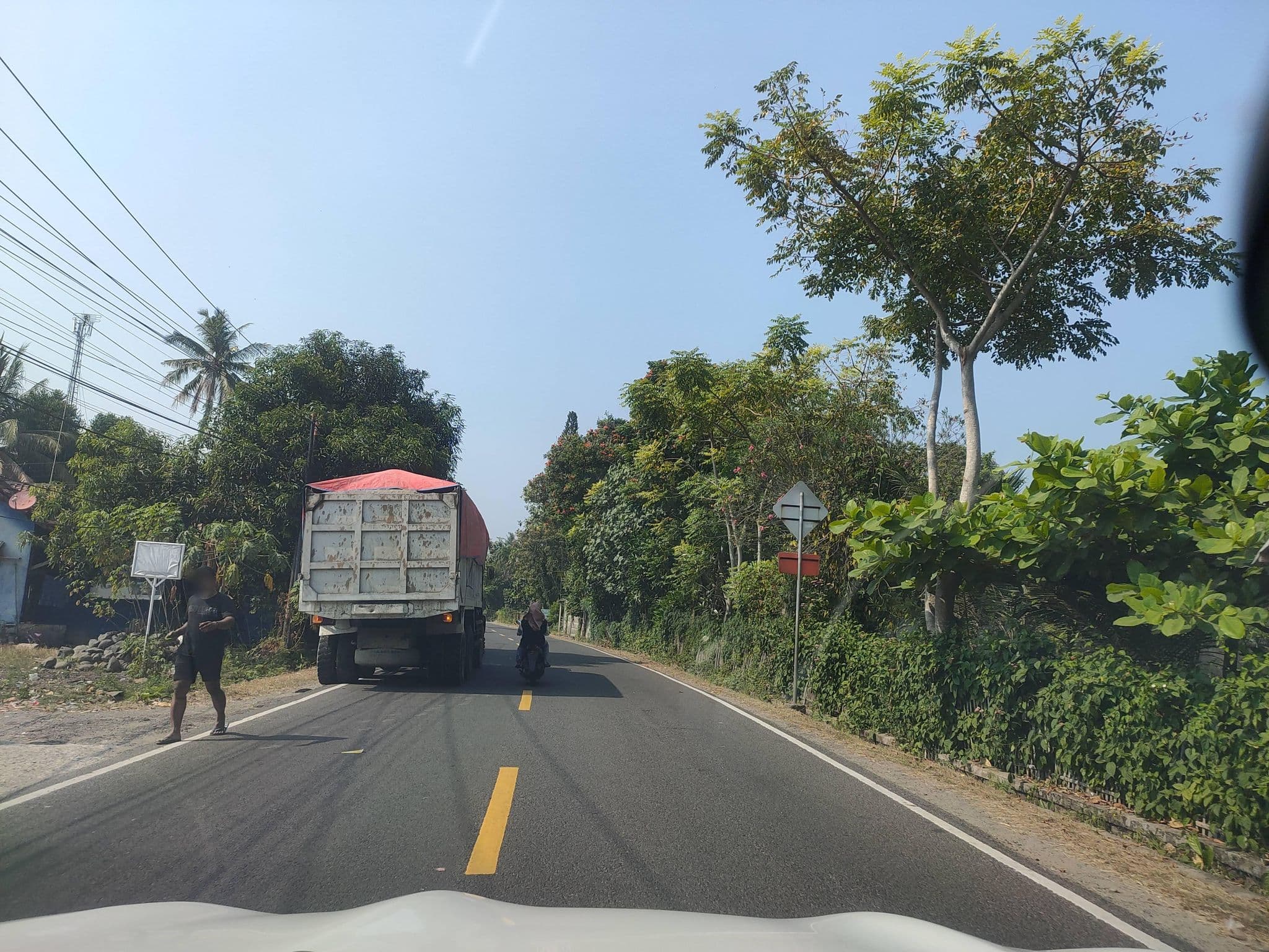 Street view near Carita Asri Villages & Resort, Anyer Beach, Banten, Labuan — © Kaart_Local (CC BY-SA · Mapillary)