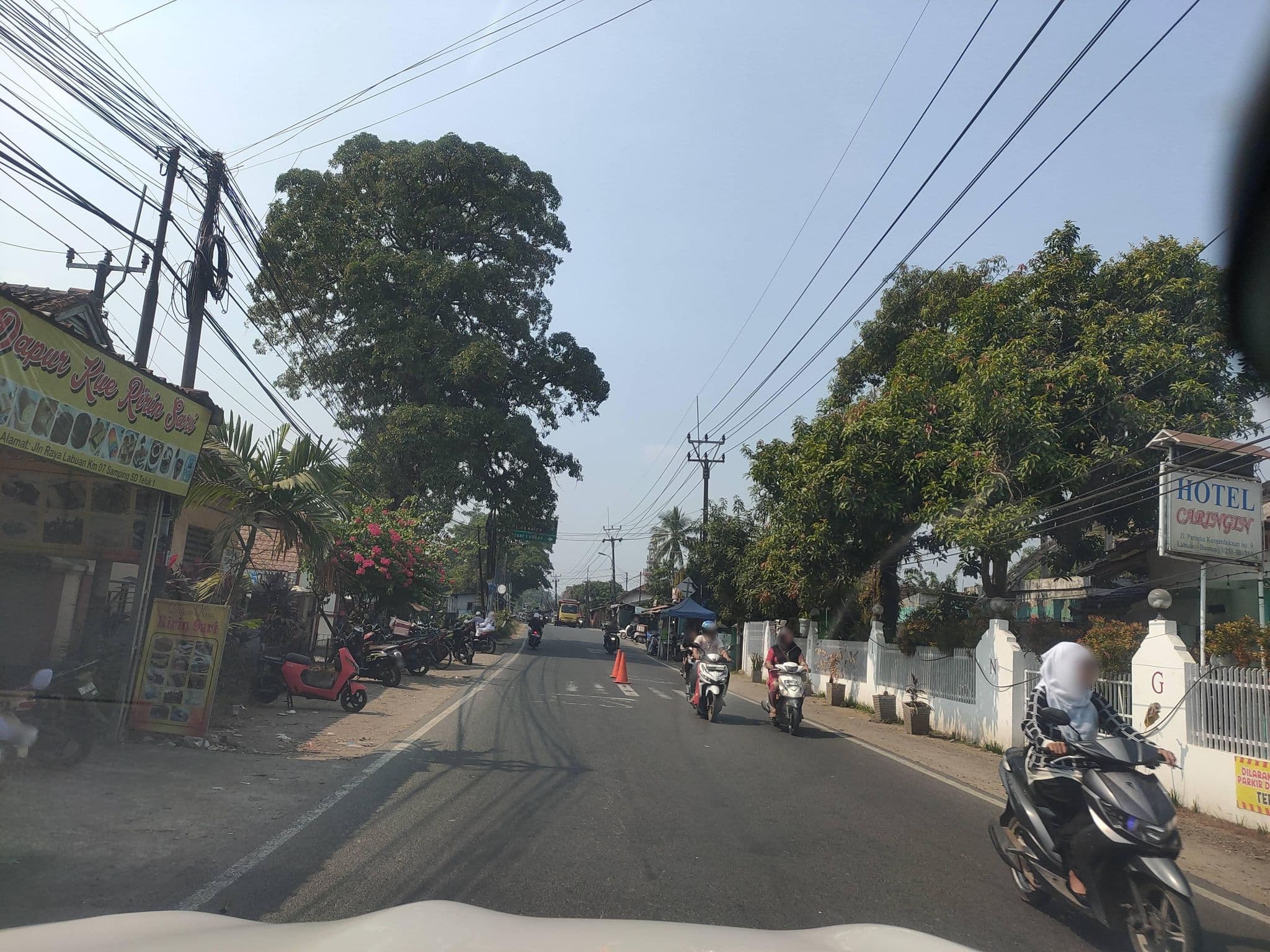 Street view near Caringin Hotel, Labuan — © Kaart_Local (CC BY-SA · Mapillary)