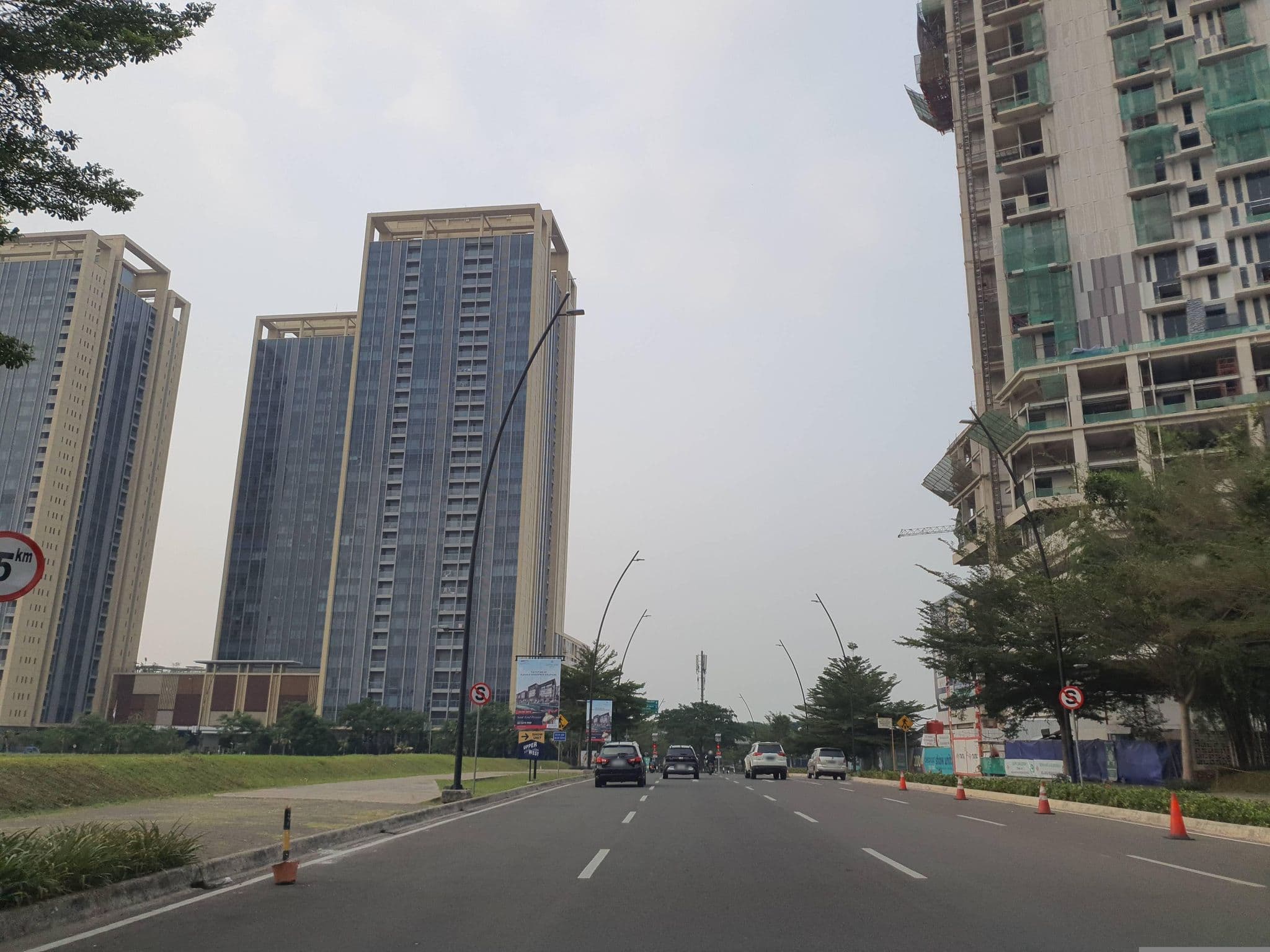 Street view near Mercure Tangerang BSD City, Serpong — © FotoPeta (CC BY-SA · Mapillary)