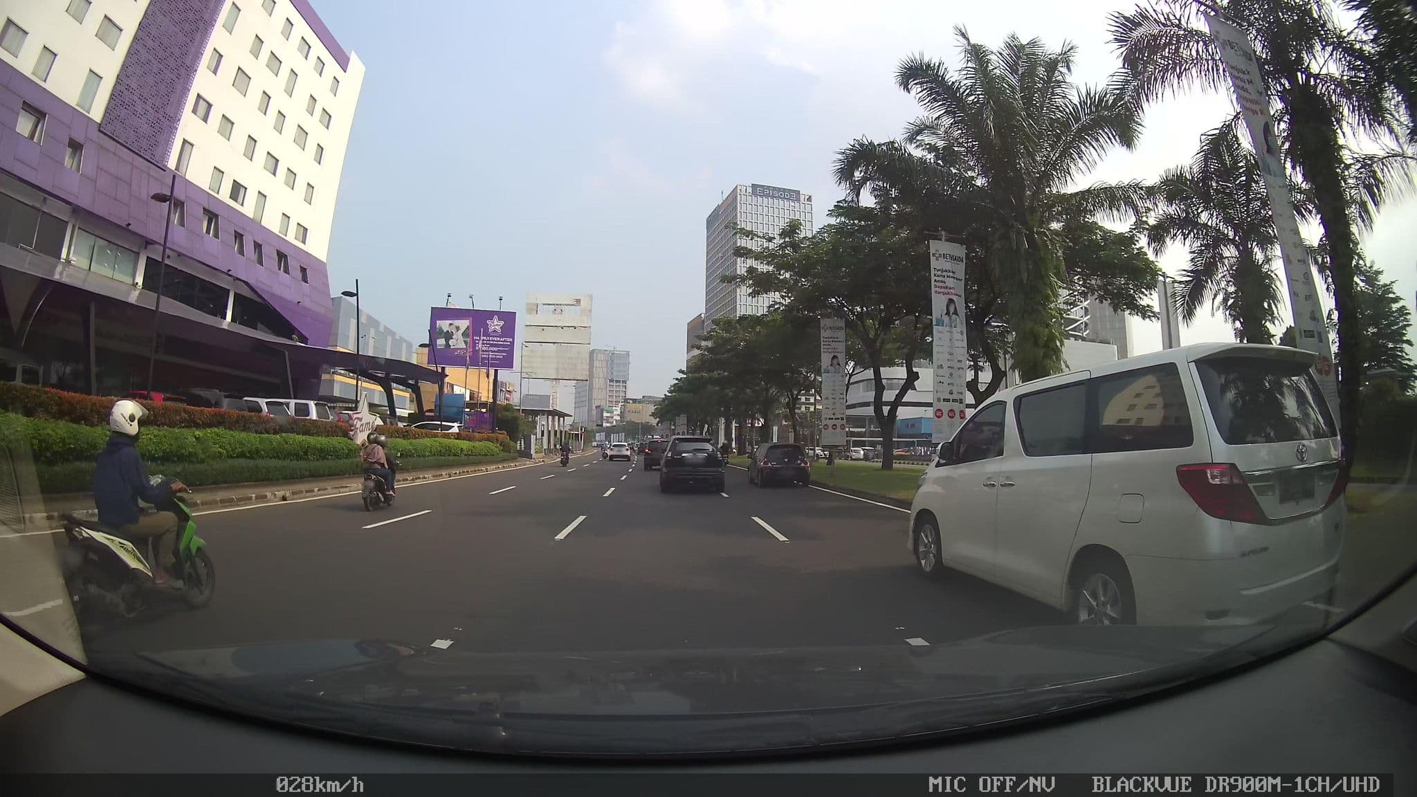 Street view near Famehotel Paramount Serpong, Curug — © kaart_2 (CC BY-SA · Mapillary)