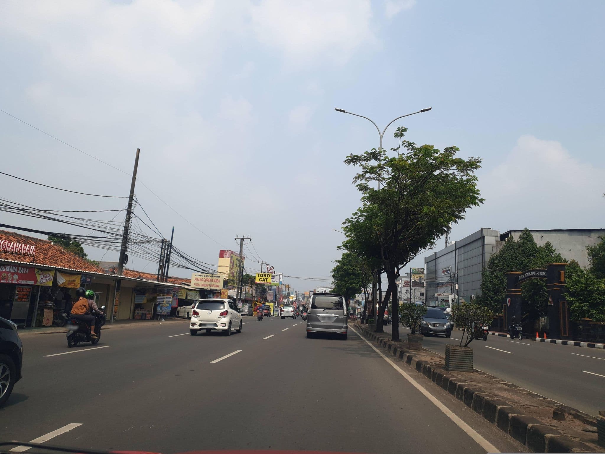 Street view near Mess Hotel Soll Marina, Ciputat — © Kaart_Local (CC BY-SA · Mapillary)