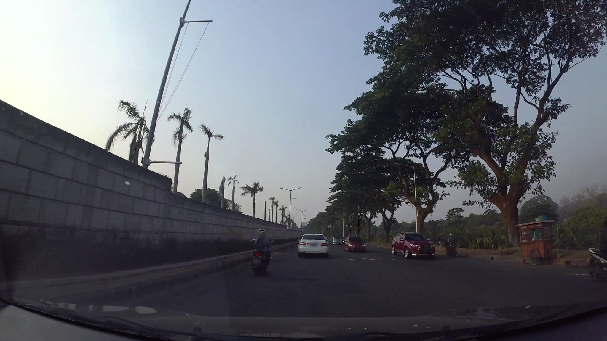 Street view near Grand Royal Hotel, Ciputat — © kaart_2 (CC BY-SA · Mapillary)
