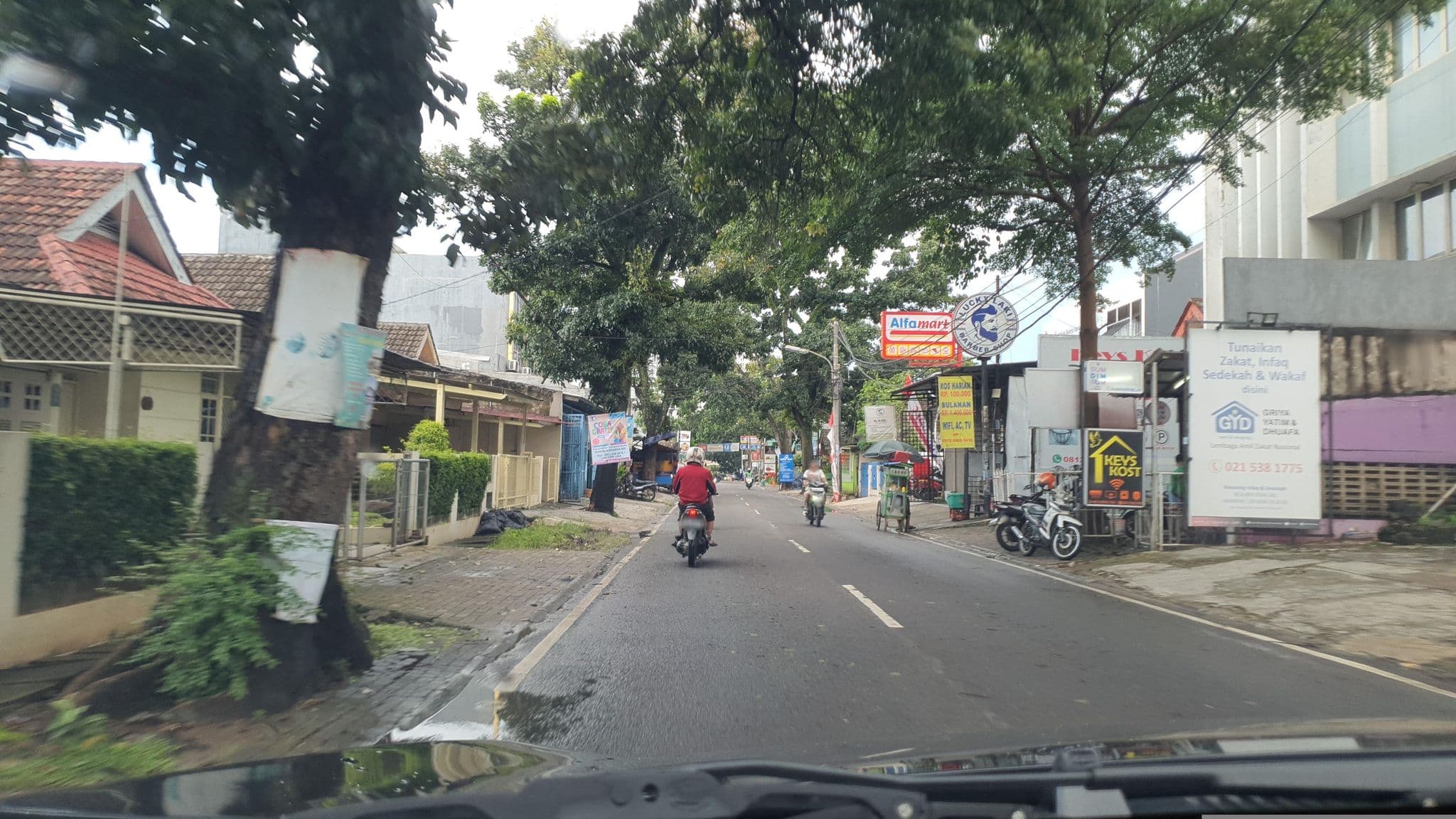Street view near KEYS Hotel and Apartment, Serpong — © FotoPeta (CC BY-SA · Mapillary)
