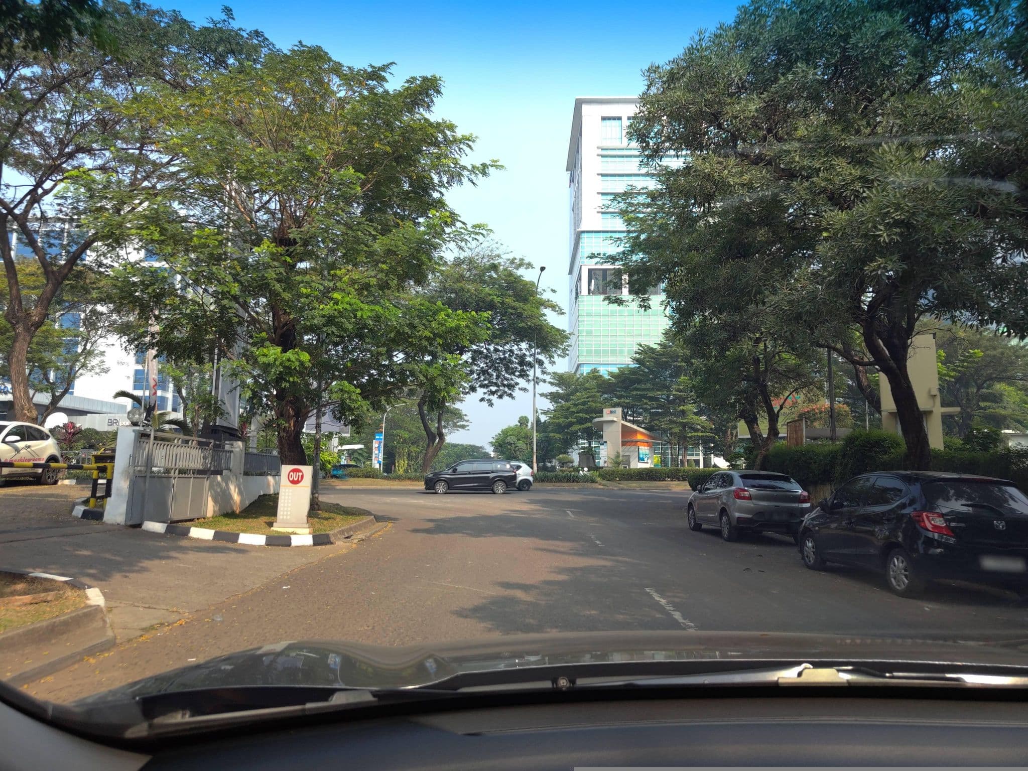 Street view near The Venesia Executive Hotel, Serpong — © FotoPeta (CC BY-SA · Mapillary)