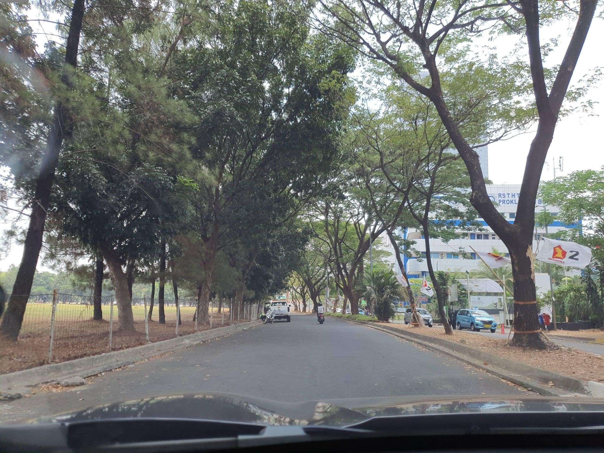 Street view near Junior Suite - Hotel Santika, Serpong — © FotoPeta (CC BY-SA · Mapillary)
