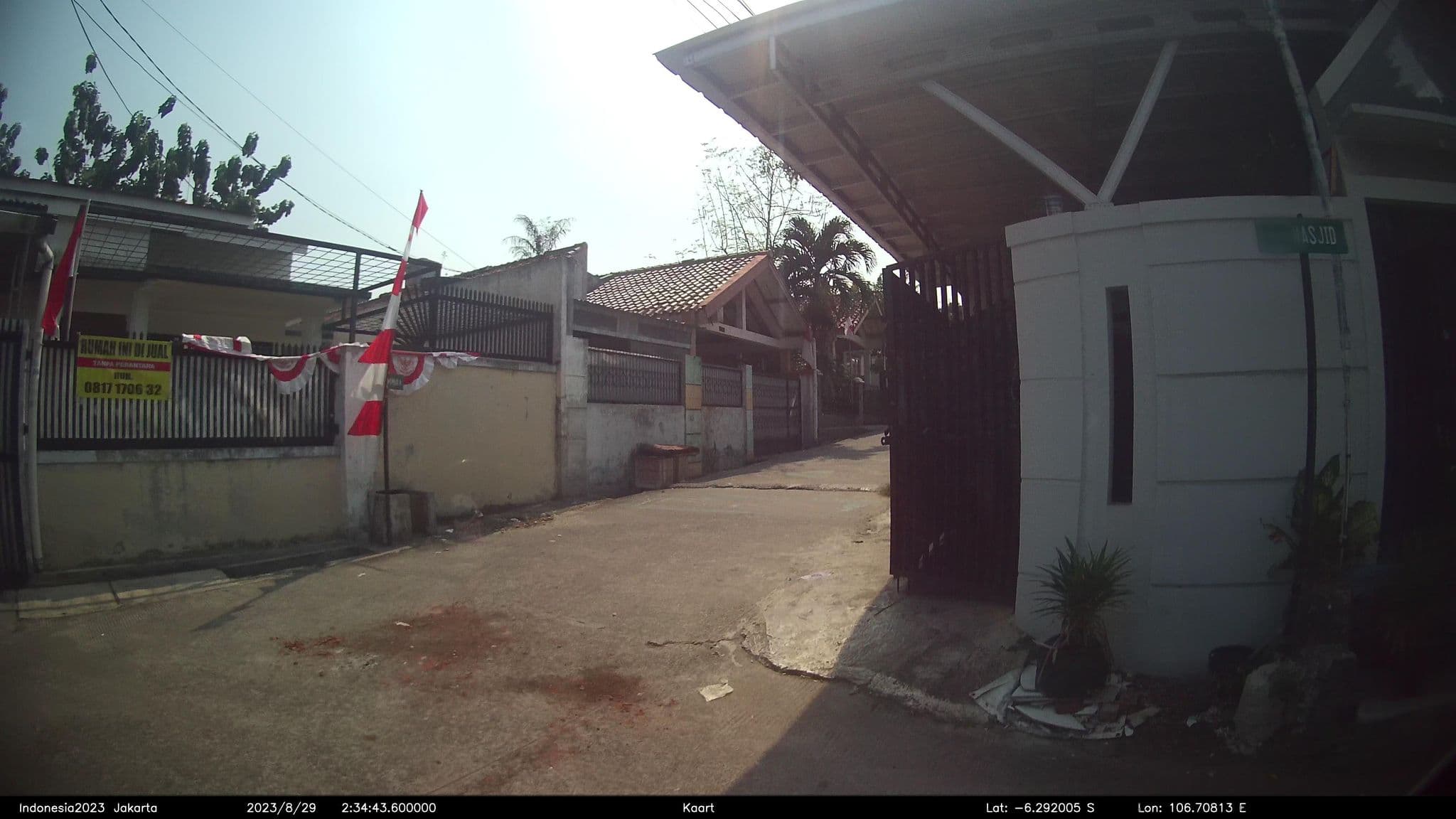 Street view near Hotel Dewi, South Tangerang — © kaart_2 (CC BY-SA · Mapillary)