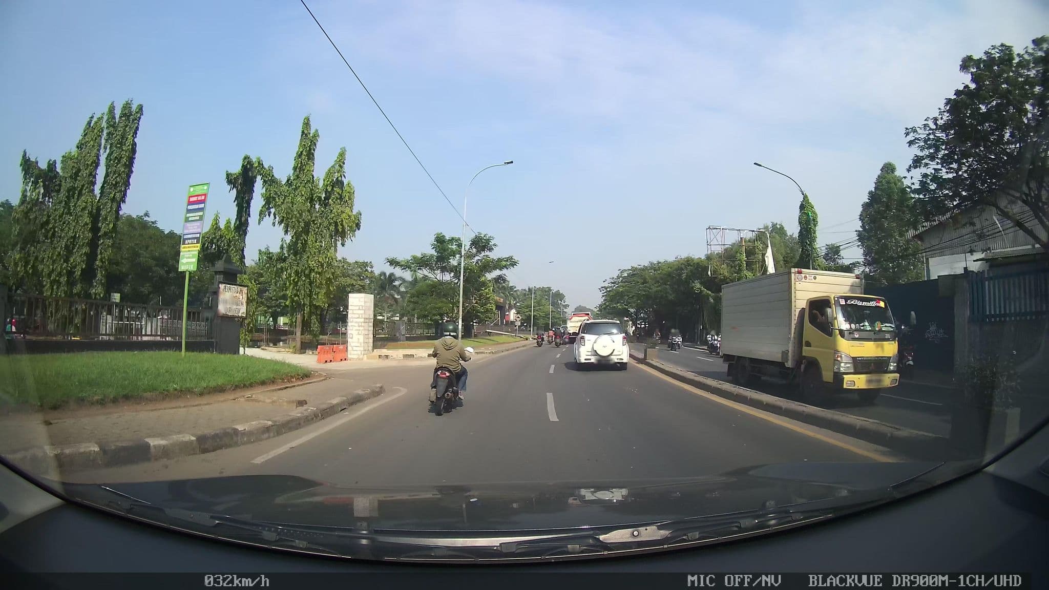 Street view near The papandayan hotel, Tangerang — © kaart_2 (CC BY-SA · Mapillary)