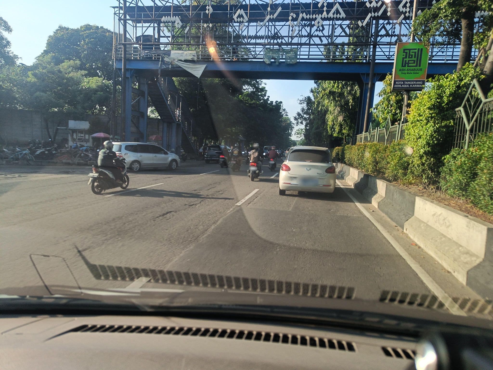 Street view near Kota Ayodhya Apartment, Tangerang — © hen0ch (CC BY-SA · Mapillary)